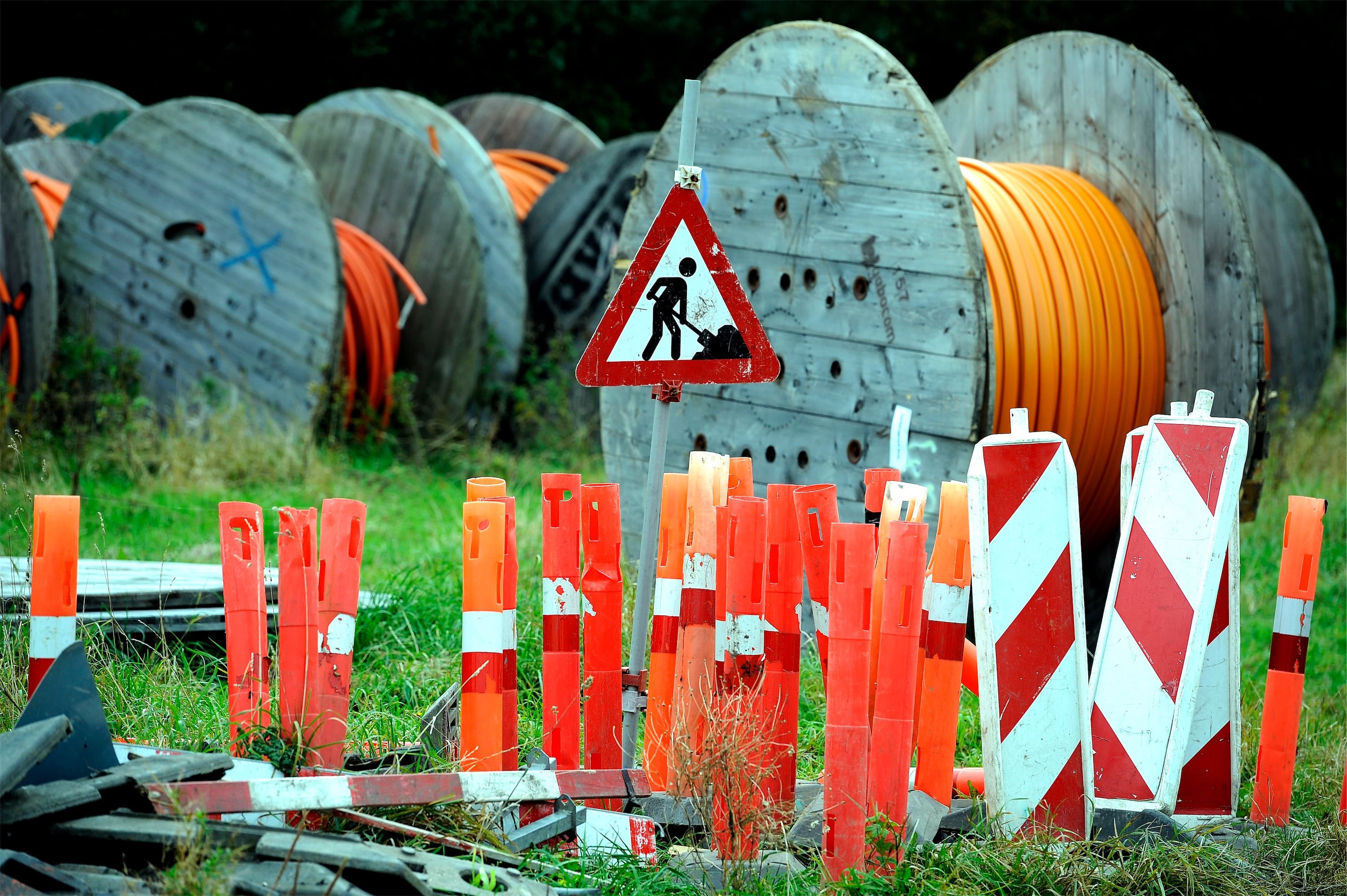 Der hersker en del uklarhed om, hvorvidt Østkraft har fået tilladelse til at etablere fibernet. Bestyrelsesformand Knud Andersen skriver i 2011, at man har ‘søgt og fået tilladelse’. Det er ifølge Energistyrelsen ikke korrekt. Nu siger Østkrafts direktør, Ole Schou Mortensen, til Kommunen, at der slet ikke er lavet nogen ‘decideret ansøgning’.Foto: Polfoto
