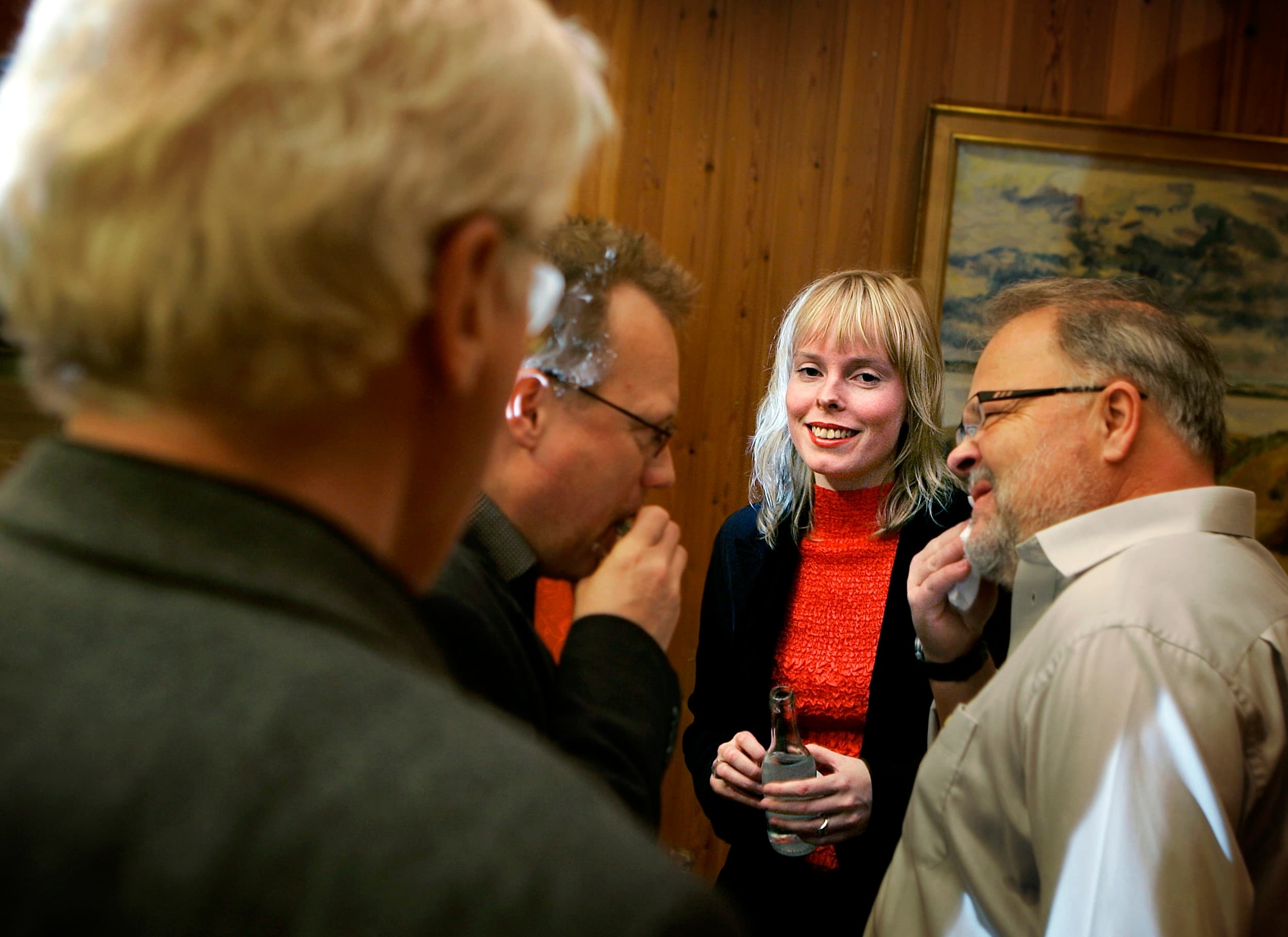 I Roskilde kritiseres borgmester Joy Mogensen for inhabilitet, fordi hun er kæreste med direktøren for Erhvervsforum Roskilde. I Fredensborg Kommune er byrådsmedlem Kristian Hegaard sendt udenfor døren i forbindelse med beslutninger vedrørende handicapområdet, fordi han selv er handicappet. Flere kommuner plages af sager om inhabilitet, men der findes sjældent et entydigt svar på, hvordan de skal løses. 
Foto: Finn Frandsen / Polfoto 
