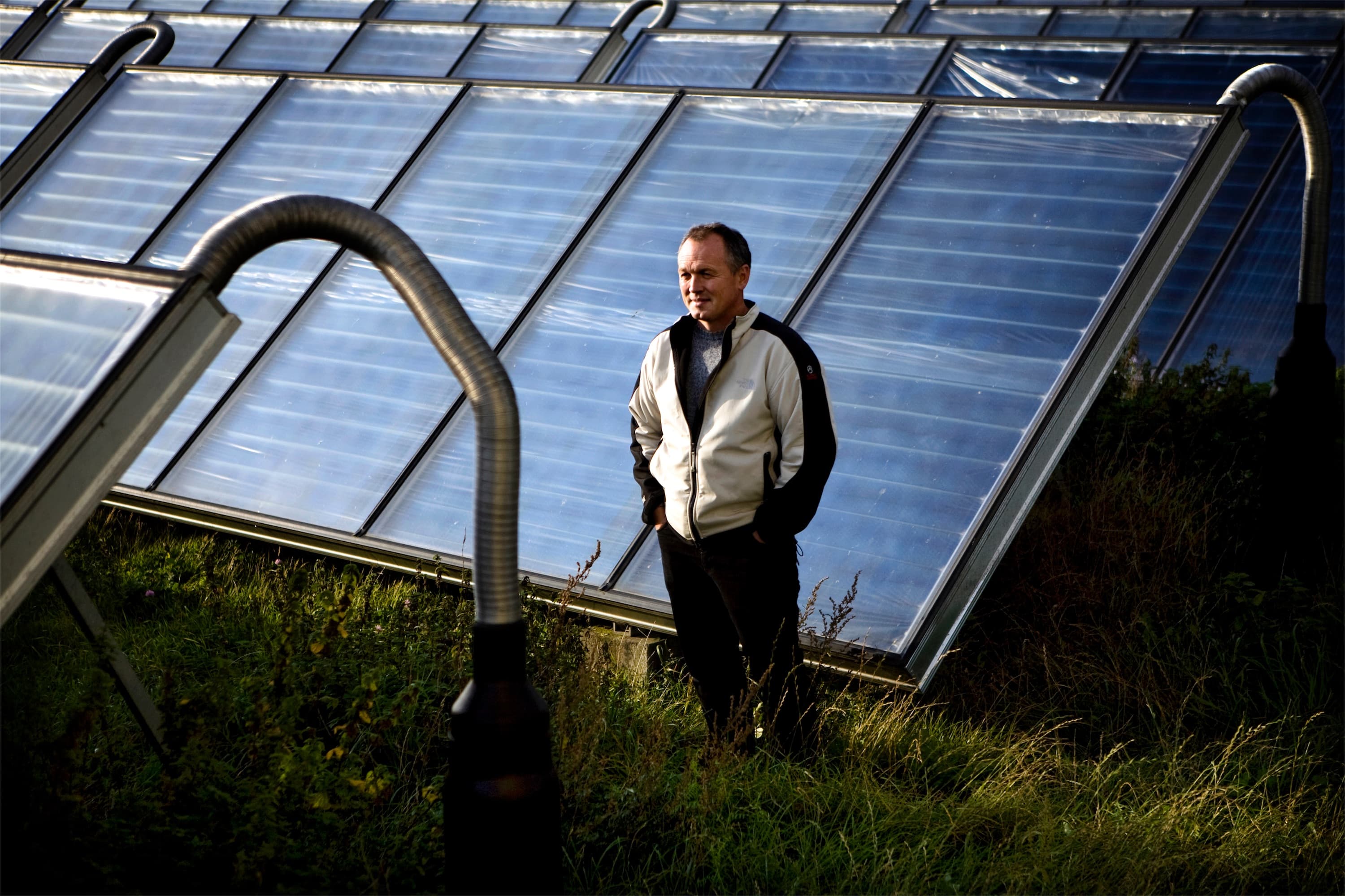 Søren Hermansen, direktør for Samsø Energiakademi, er et af de ‘fyrtårne’, der har vist vejen for øens omstilling til 100 procent vedvarende energi. Hans indsats på området har også fået opmærksomhed i udlandet og blandt andet ført til en kåring som ‘miljøhelt’ i Time Magazine.
Foto: Tobias Selsnæs Markussen / Polfoto