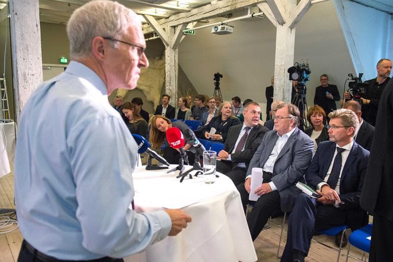 Embedsmandsreform bliver til lille politik