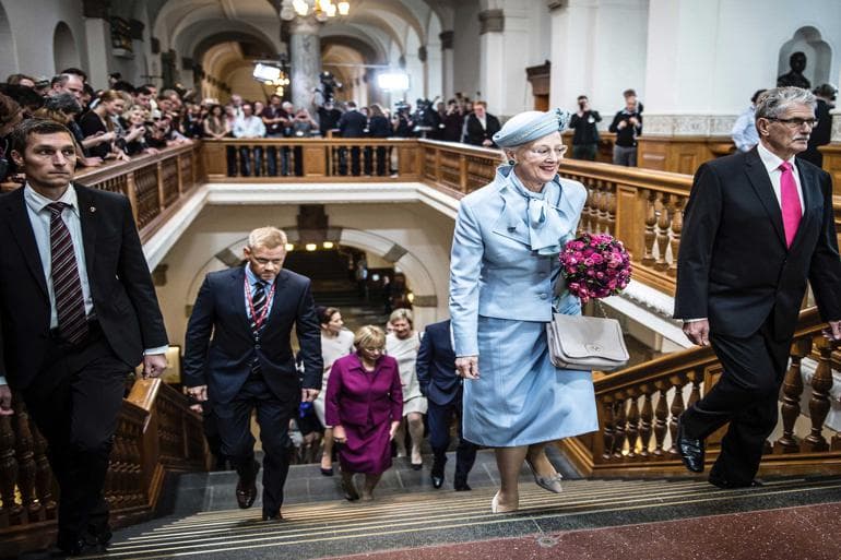 Folketinget åbner i minus