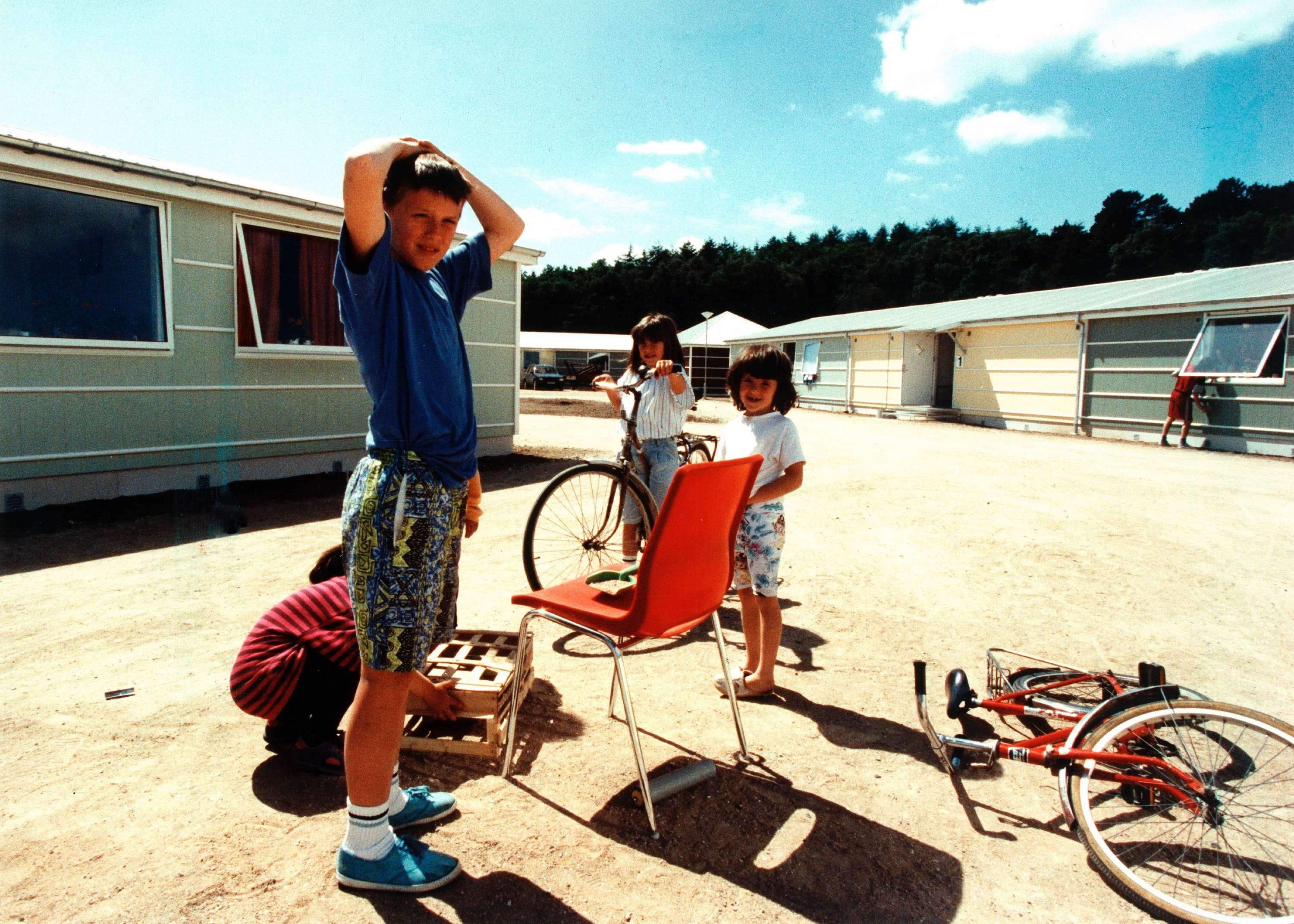 I 90’erne blev der oprettet midlertidige landsbyer til de bosniske flygtninge, og en af dem lå i Ebeltoft.
Foto: Viggo Landau / Polfoto