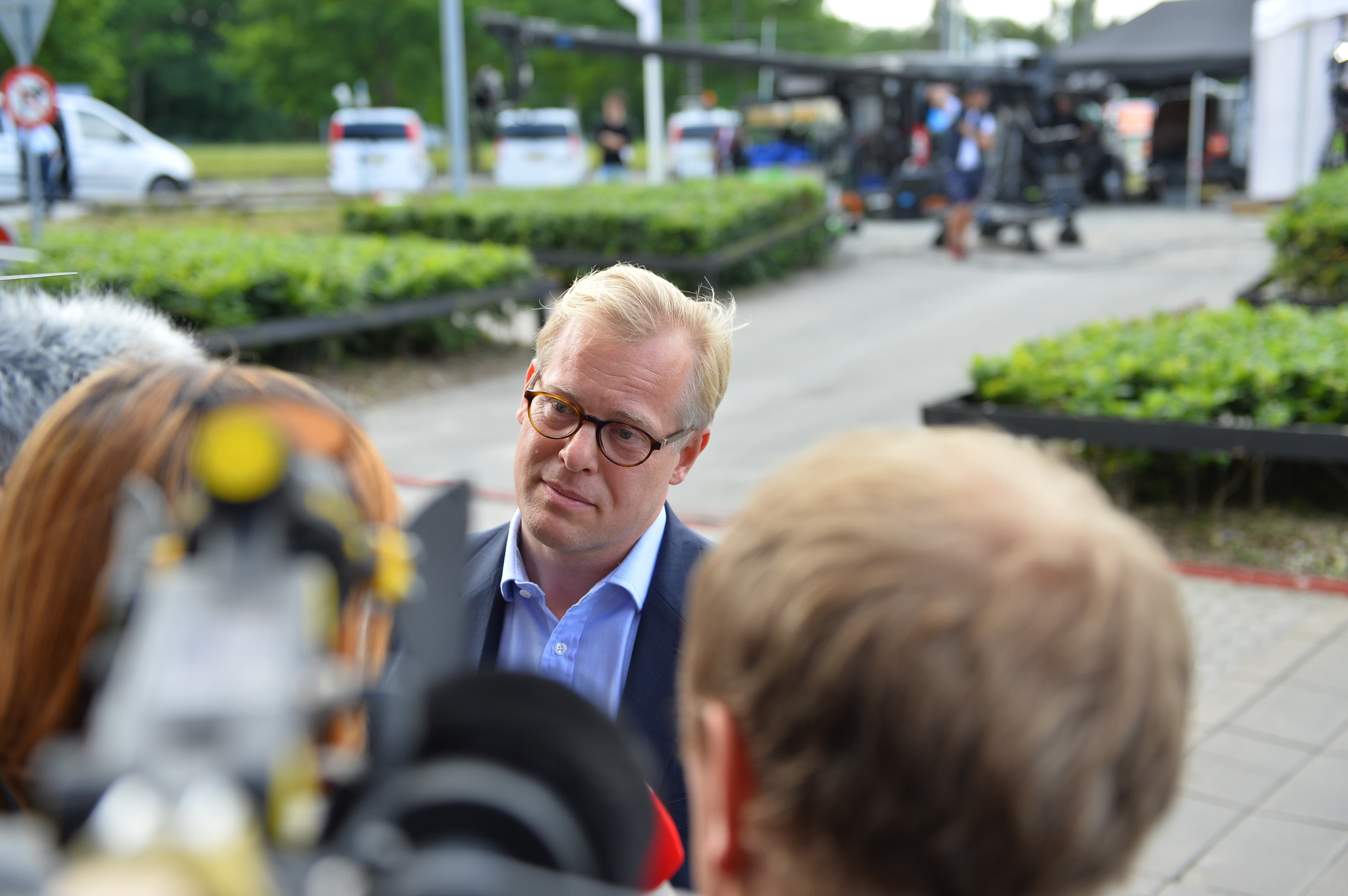 Sommerens polemik om det høje beløb, Carl Holst (V) tog med sig fra Region Syddanmark, da han blev valgt til Folketinget, har aktualiseret debatten om politikernes eftervederlag samt betaling, mens de er på ferie eller har orlov.  
Foto: Ole Frederiksen / Polfoto