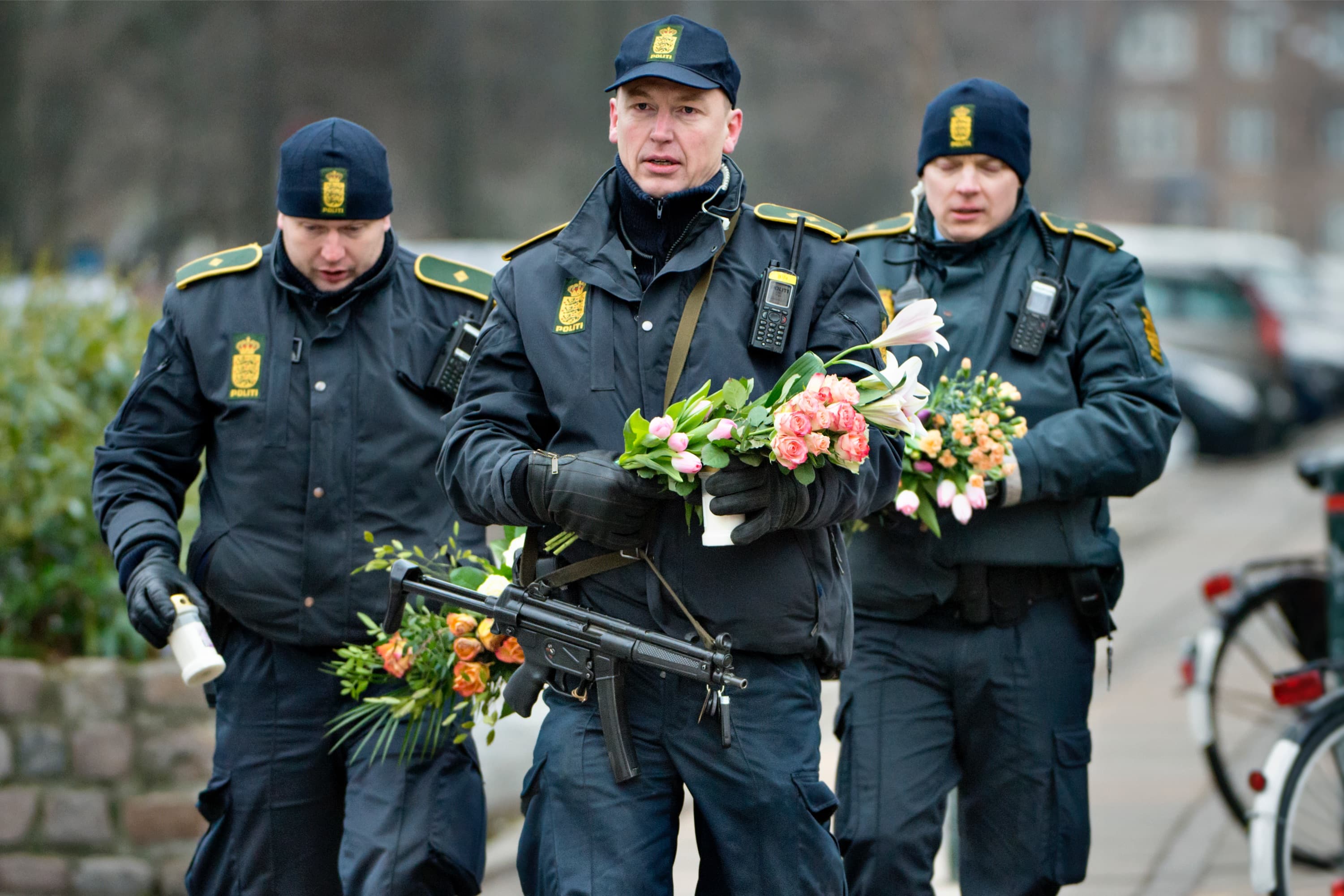 Omar Abdel Hamid El-Hussein affyrede 14. februar en byge af skud med maskinpistol under debatmødet med den svenske tegner Lars Vilks. Ud på natten angreb han en Bat Mitzvah-fejring i synagogen i København. Siden har flere kommuner sammenstykket antiradikaliseringsplaner, men mange er endnu ikke med. 
Foto: Lars Krabbe / Polfoto