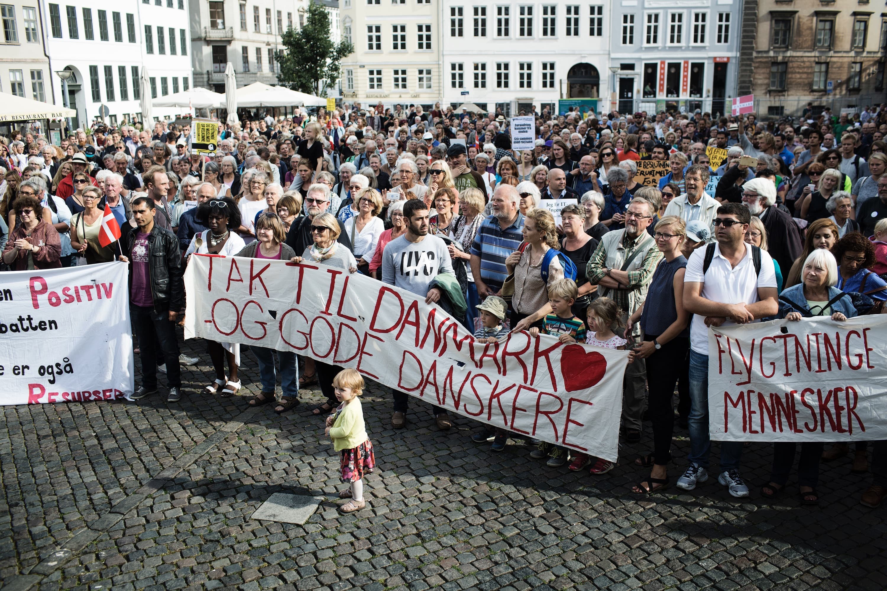 I august blev der demonstreret mod integrationsydelsen flere steder i landet. På Nytorv i København stod foreningerne Bedsteforældre for Asyl og Netværk for Demokrati og Velstand som arrangører.
Foto: Jens Henrik Daugaard / Polfoto