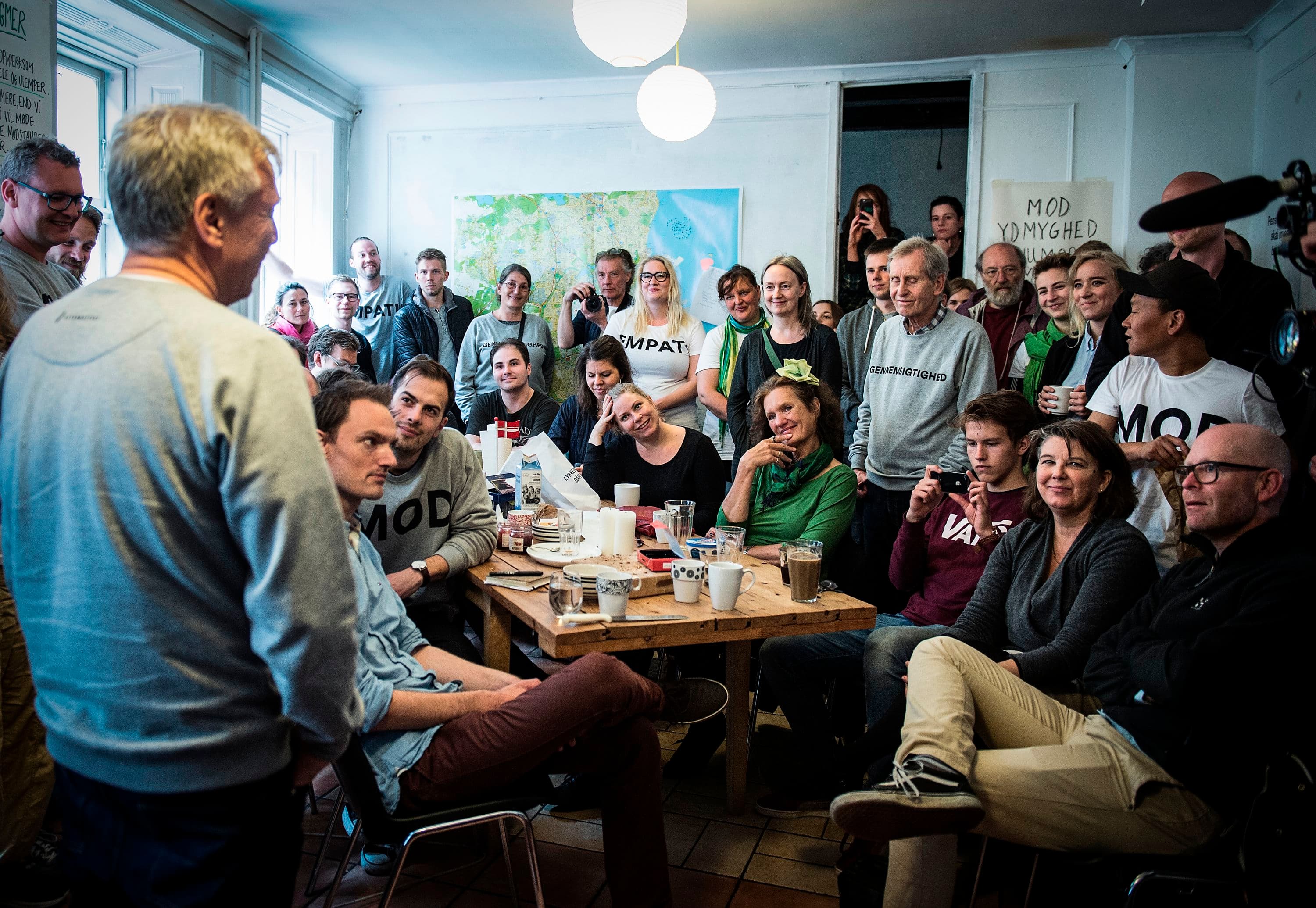 Uffe Elbæk holder morgenmøde i partiet på valgdagen 2015. Foto: Polfoto
