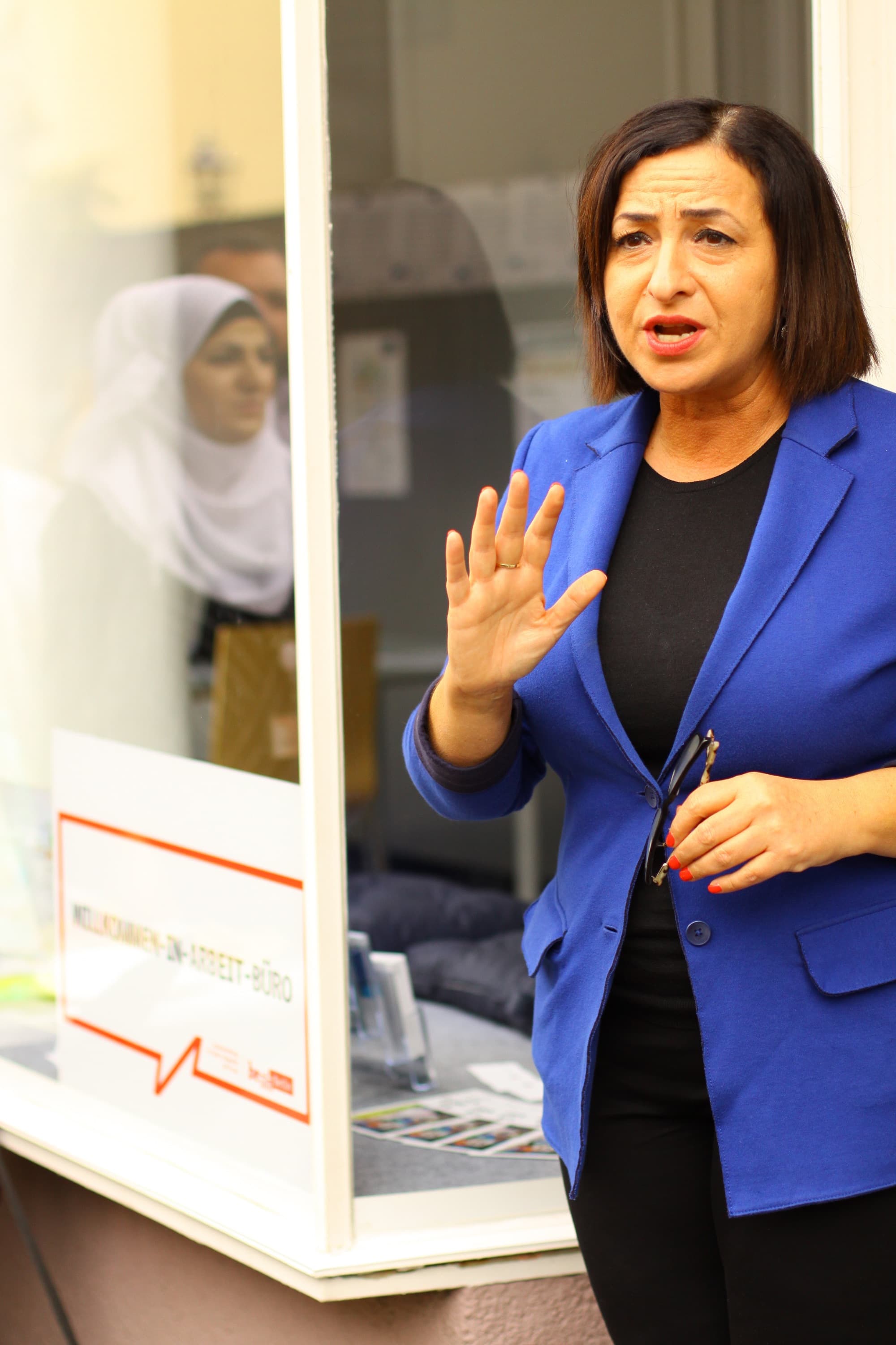 Wir schaffen das! Den berlinske arbejds- og integrationsminister Dilek Kolat åbner et Velkommen i arbejde-kontor for flygtninge i den tyske hovedstad. Hvis man kigger på jobstatistikkerne for asylansøgere i Tyskland, er der lang vej igen.
Foto: Mathias Irminger Sonne