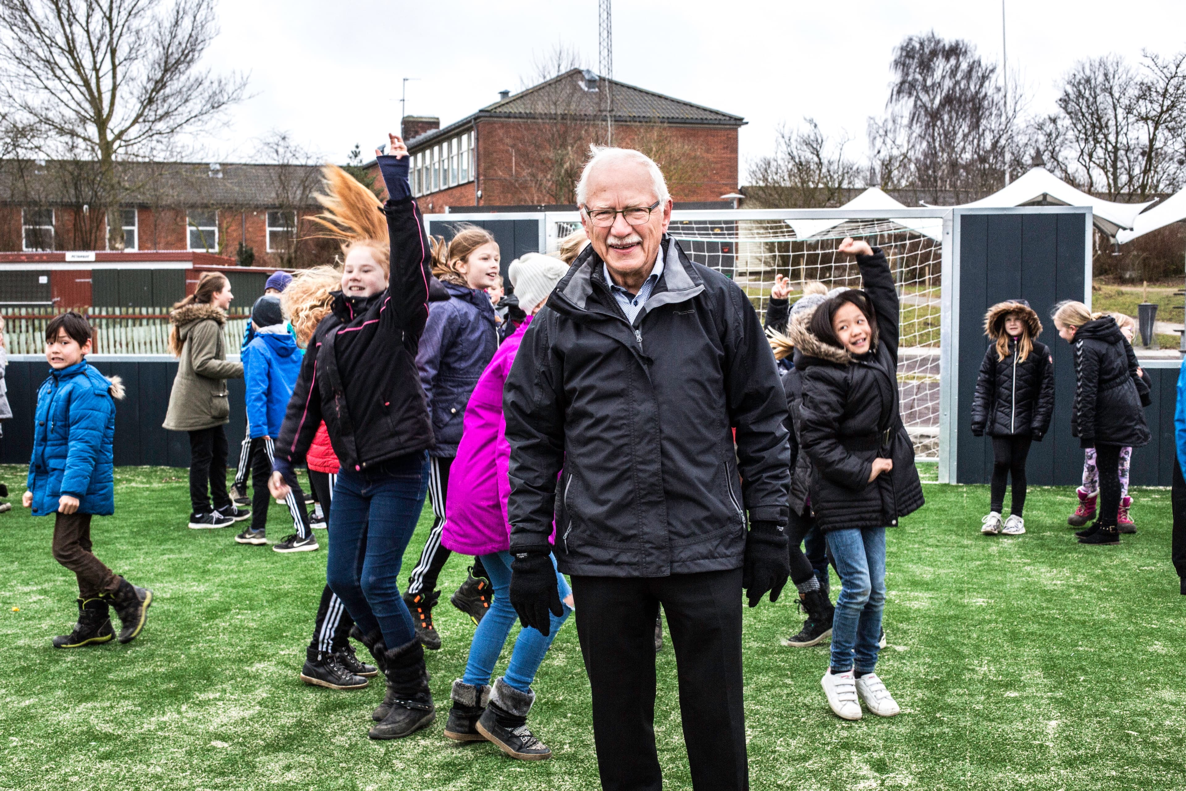 Jørgen Hammer var med, da første etape af Nykers nye multiaktivitetsplads blev indviet i sidste uge. Pladsen er finansieret af midler fra Lokalsamfundspuljen.

Foto: Martin Thaulow / Googpeople
