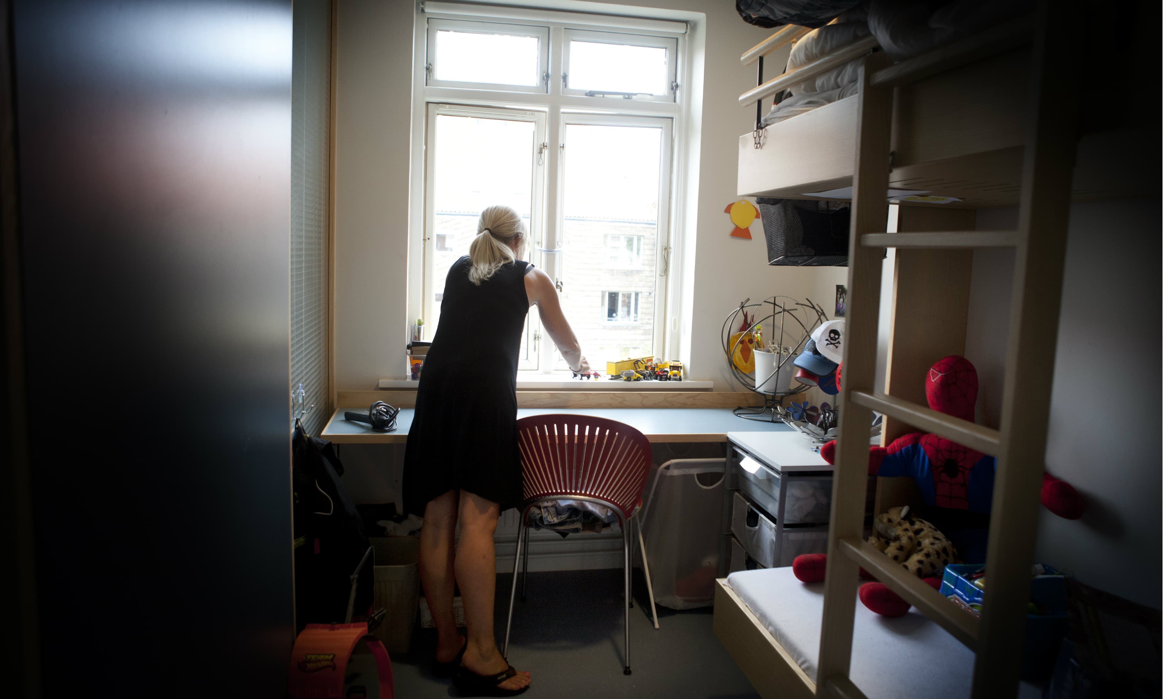 1.749 kvinder og 1.643 børn flyttede fra et af landets krisecentre i 2015. Lidt under halvdelen flyttede i en ny bolig, mens 12 procent flyttede tilbage til voldsudøveren.