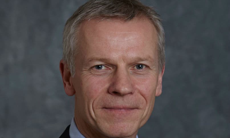 Lau Svendsen-Tune har været kommunaldirektør siden 2009. Først i Hvidovre Kommune og fra 2013 i Vordingborg Kommune. 