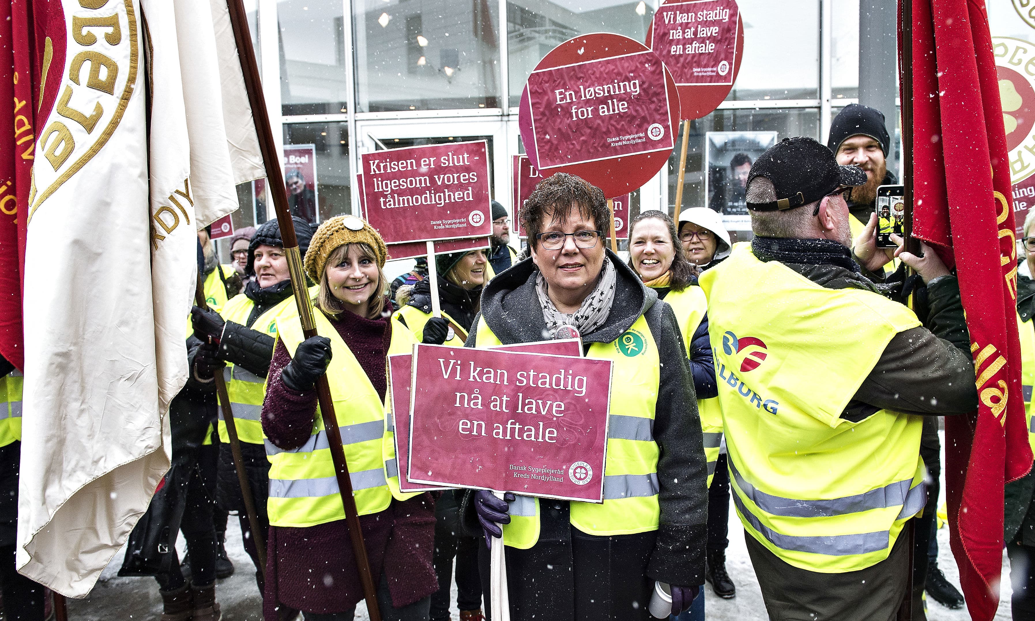 Vi kan stadig nå at lave en aftale, mente nogle af demonstranterne foran Aalborg Kongres & Kultur Center. KL-toppen er enig.