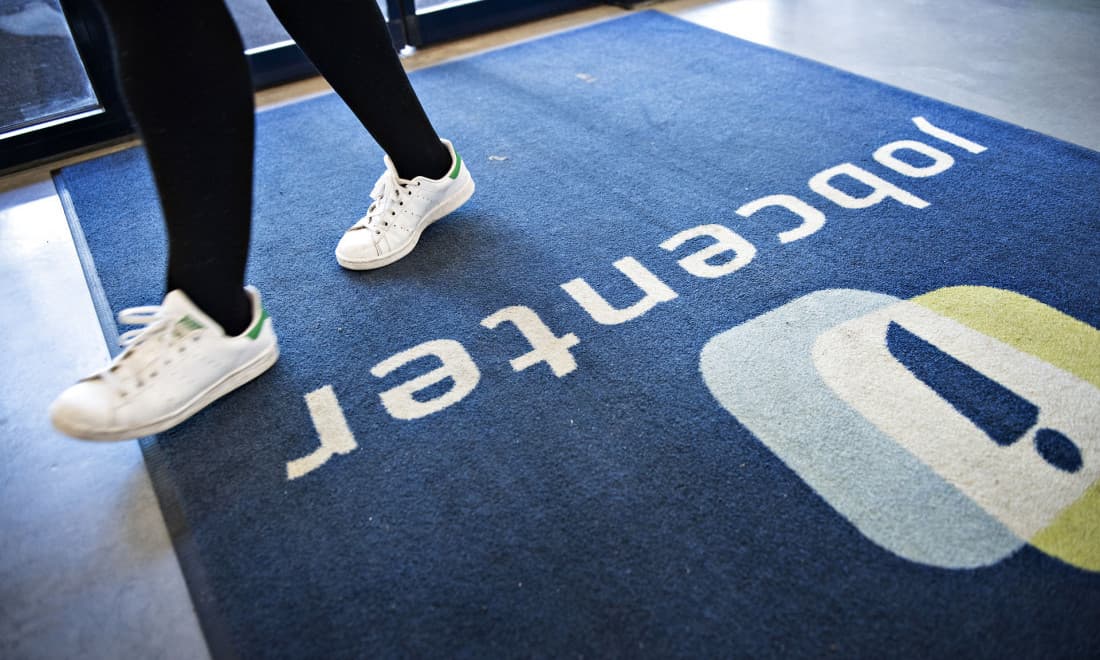 Det er mere værdifuldt for borgeren, når sagsbehandleren hjælper med at navigere i systemet frem for at hjælpe med kontakt til virksomheder, viser studiet. Sørgeligt, mener forsker. 
