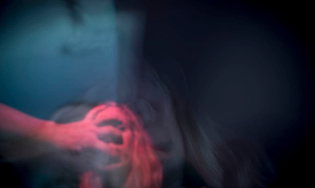 Ventetiderne til at komme i behandling for senfølger af seksuelt misbrug i barndommen stiger og stiger. Nu får behandlingscentrene en bevilling fra staten, men det er langt fra nok, lyder det fra flere kanter.