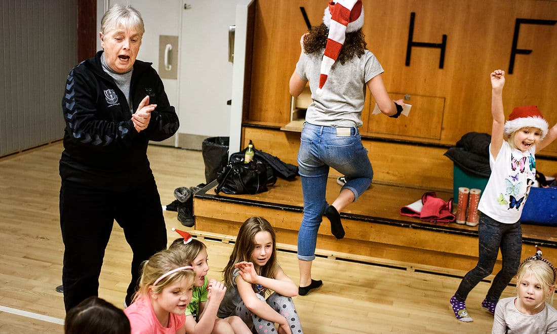 Inga Juul, som er pensioneret frivillig i Odsherred Kommune. Inga Juul står blandt andet for at arrangere gymnastik for Hørves pensionister, unge og flygtninge. Hun er en af de mange frivillige, som hjælper kommunen med velfærdsopgaver.