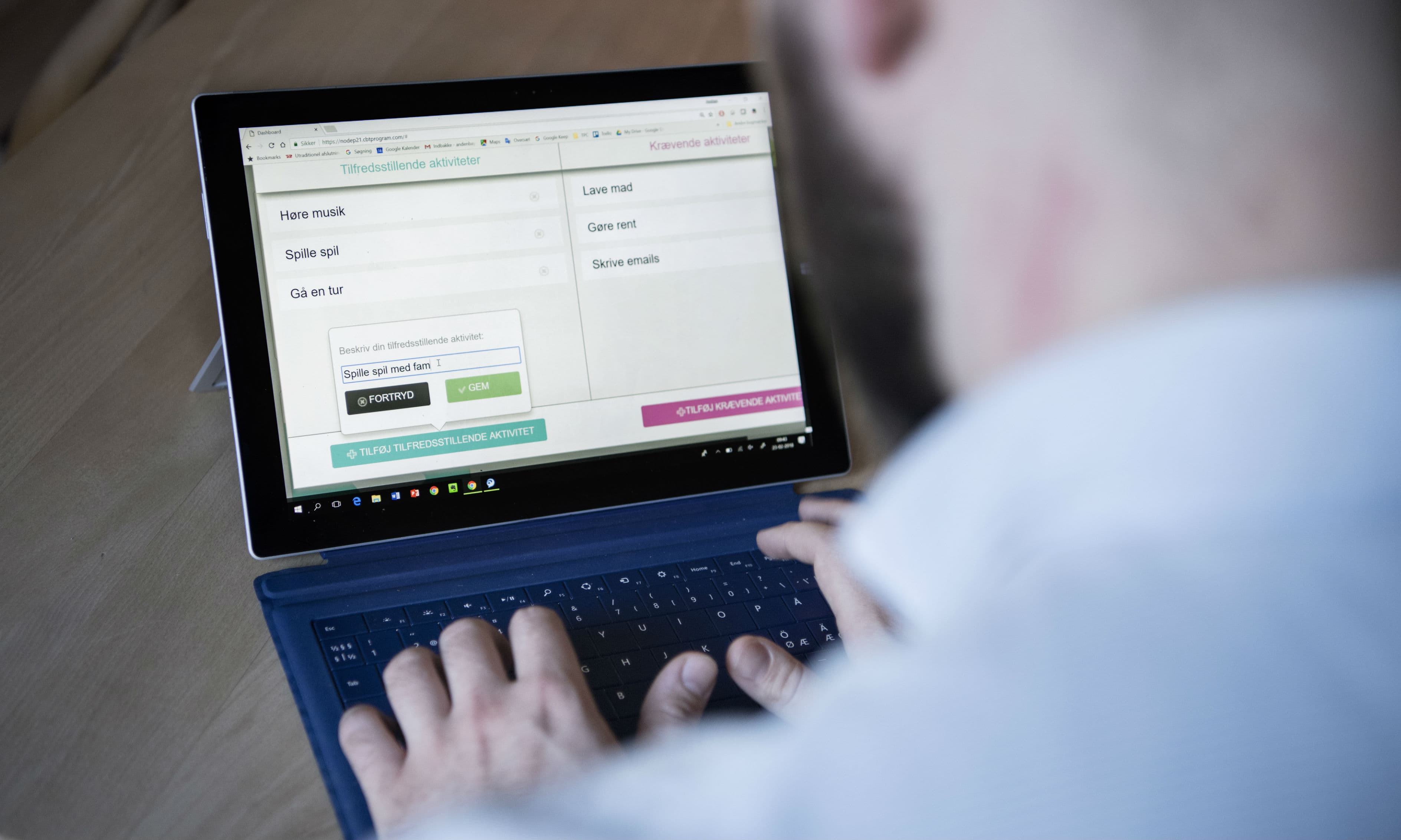 Det er nemt for patienterne at modtage behandling online: De kan sidde, hvor de vil og styrer selv, hvornår de vil tage modulerne.