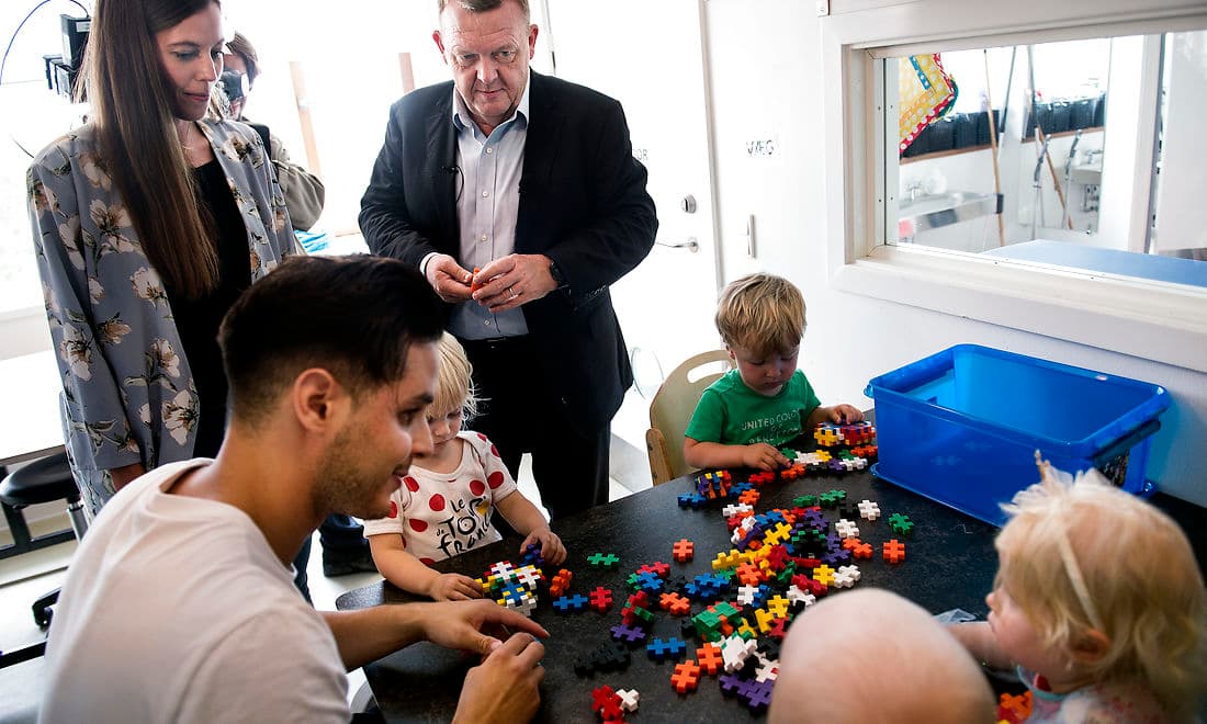 Statsminister Lars Løkke Rasmussen (V) og børne- og socialminister Mai Mercado (K) præsenterede regeringens børneudspil 1.000-dages-program - en bedre start på livet i Børnehuset Gaia i København i 2018. Men økonomisk betyder det måske ikke så meget at sætte tidligt ind, viser ny forskning.
