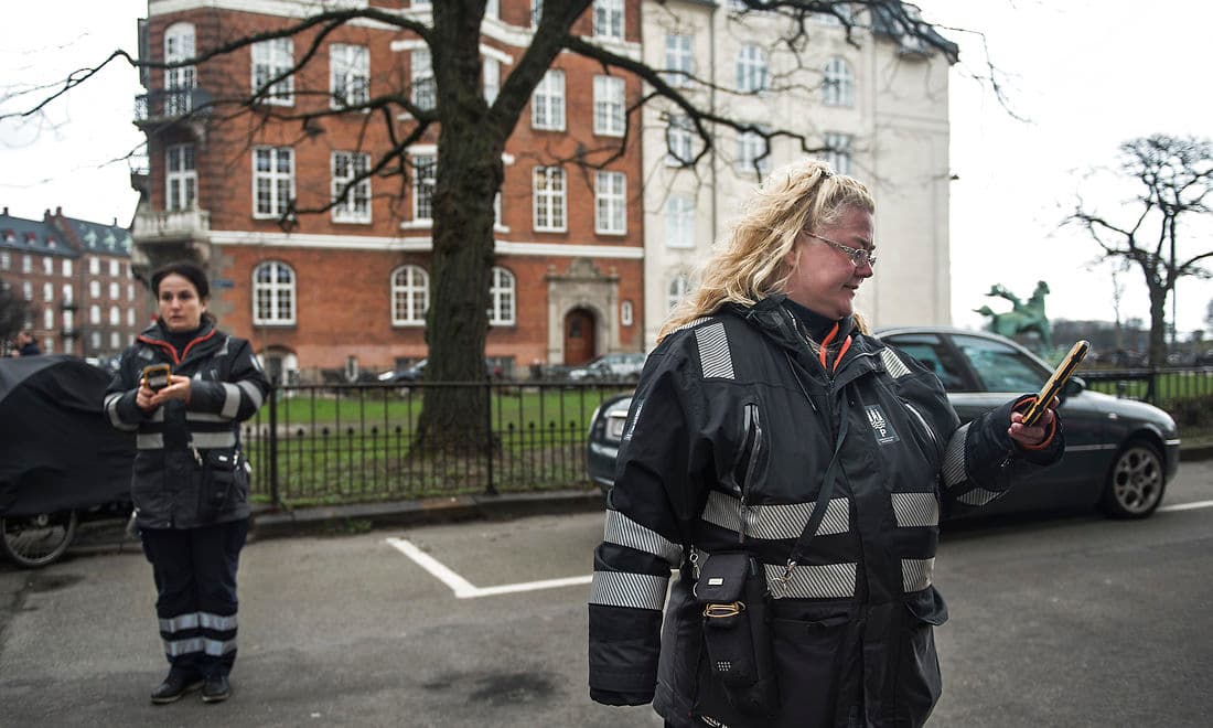 I mange kommuner er det blevet en ren underskudsforretning at udskrive p-bøder, efter staten har indkasseret 70 pct. mod tidligere 50 pct. af parkeringsomsætningen. 
