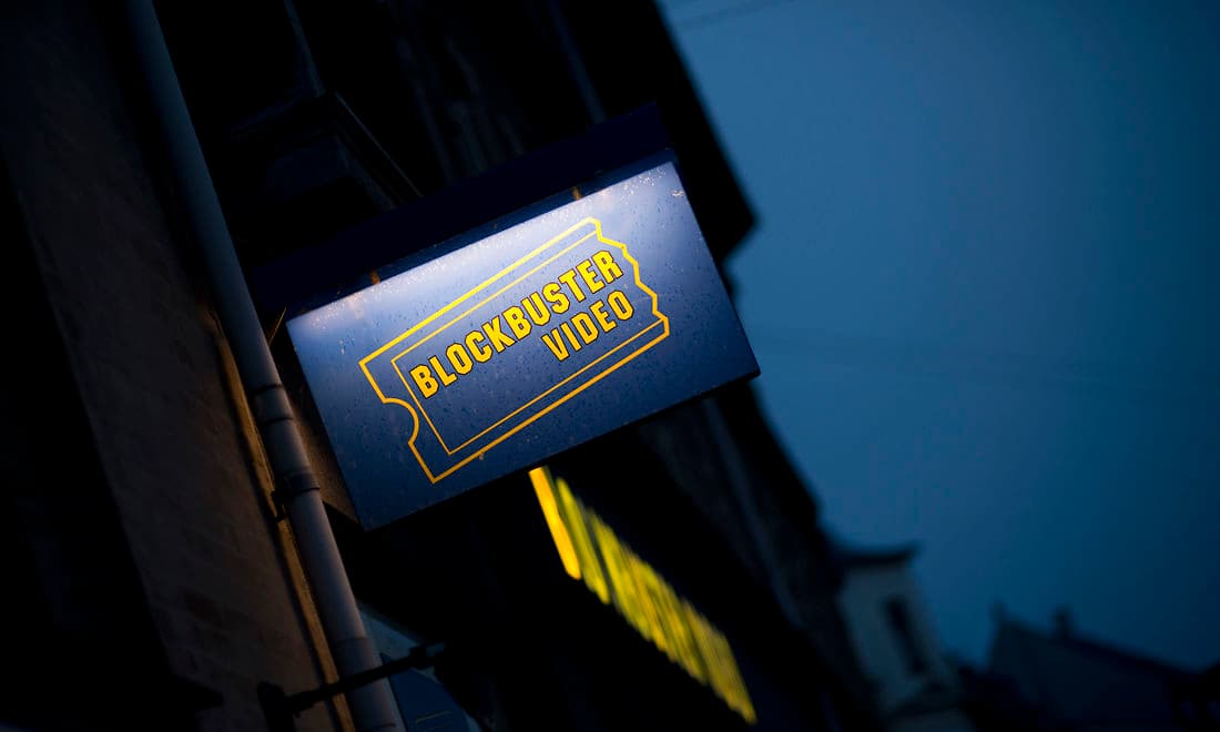 Du kan måske huske de fysiske Blockbuster-butikker, der engang prægede bymidter rundtom i Danmark. I dag er Blockbuster en online streamingtjeneste, som TDC Group ejer og driver.