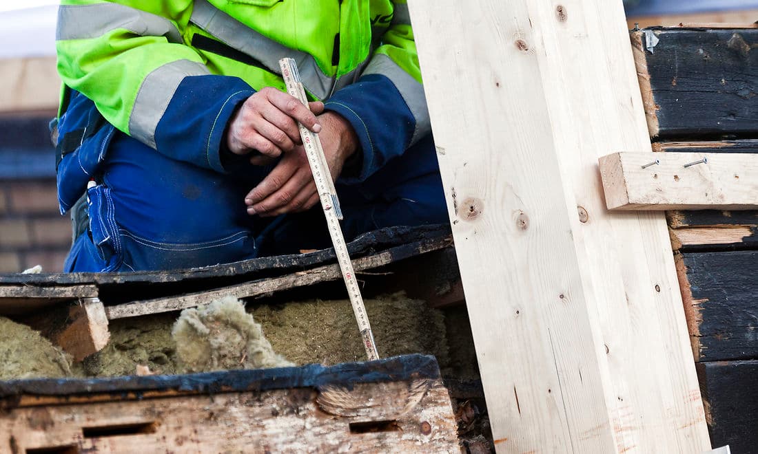 Det kan hjælpe mange mindre virksomheder at modtage betaling for deres arbejde nu, så de har større likviditet. 
