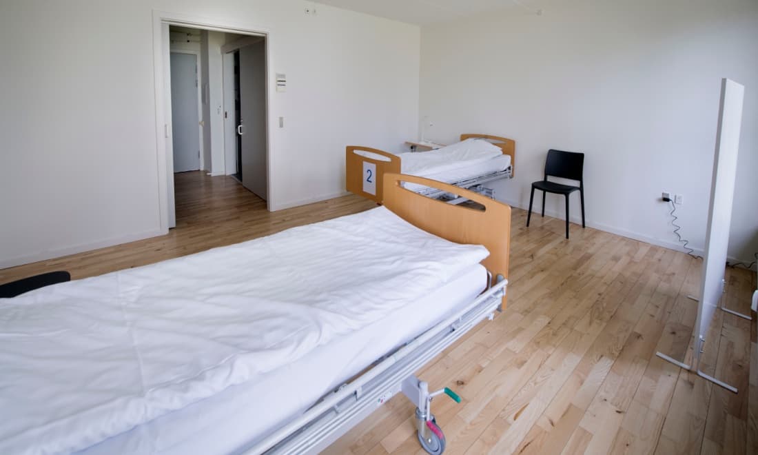 Det tog ti dage for Aalborg Kommune at forvandle et nedlagt botilbud til midlertidige pladser. De skal bemandes af dem, som kan udskrives fra hospitalet, men endnu ikke kan modtage pleje i eget hjem.