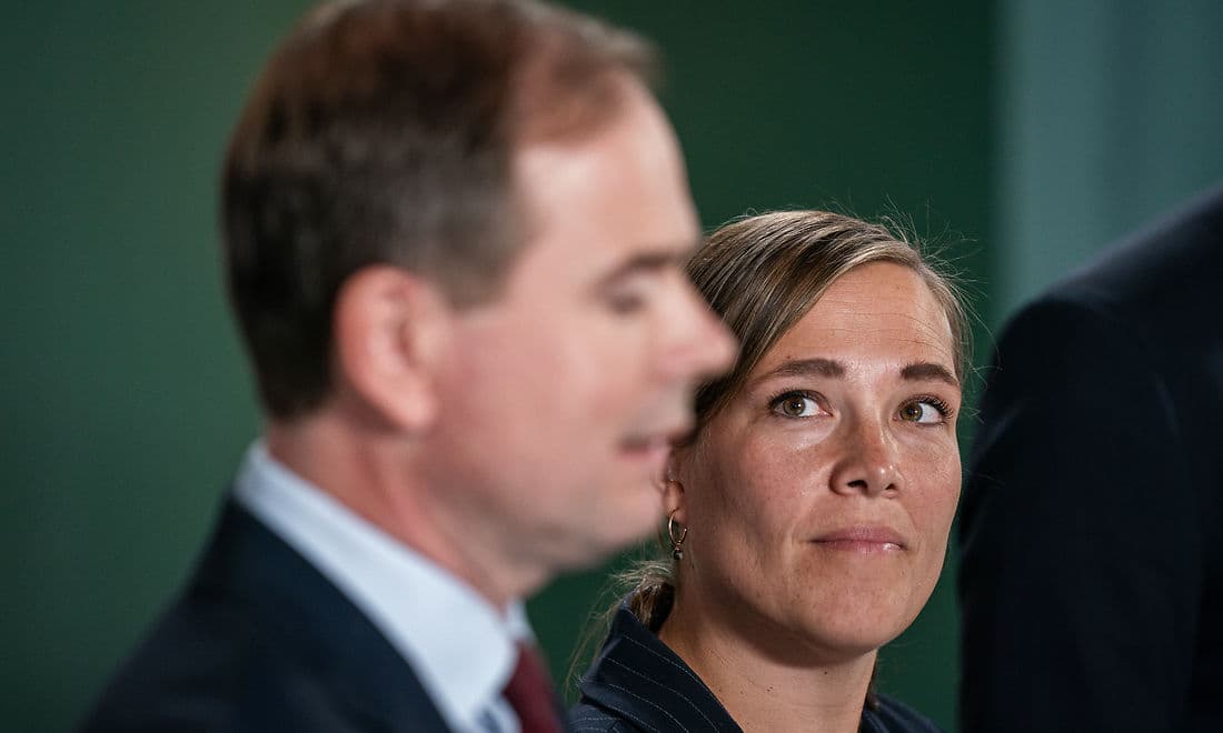 Regeringens udligningsreformforhandlere finansminister Nicolai Wammen (S) og indenrigsminister Astrid Krag (S) har ikke haft det nemt med et forløb der bød på tal-træghed, læk og til sidst en total timeout på grund af coronakrisen.