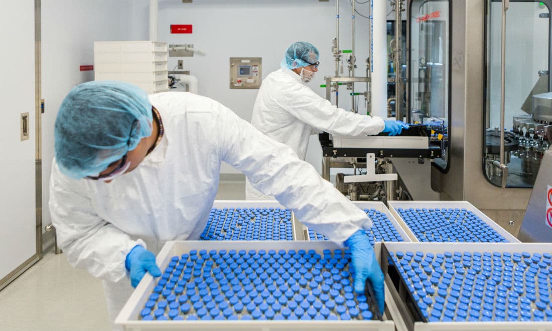 Virksomheden Gilead Sciences i Californien fremstiller lægemidlet Remdesivir, som oprindelig er udviklet i kampen mod Ebola. Her viste det sig ikke specielt effektivt, men nu ser midlet ud til at have en effekt på covid-19 patienter.