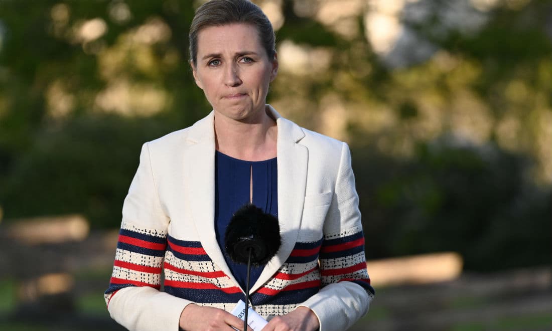 - Situationen er stadig alvorlig. Det er en virus, som vi ikke kan forhandle med, sagde statsminister Mette Frederiksen torsdag aften på Marienborg efter aftale med Folketingets partier om fase 2 i genåbningen af Danmark. 