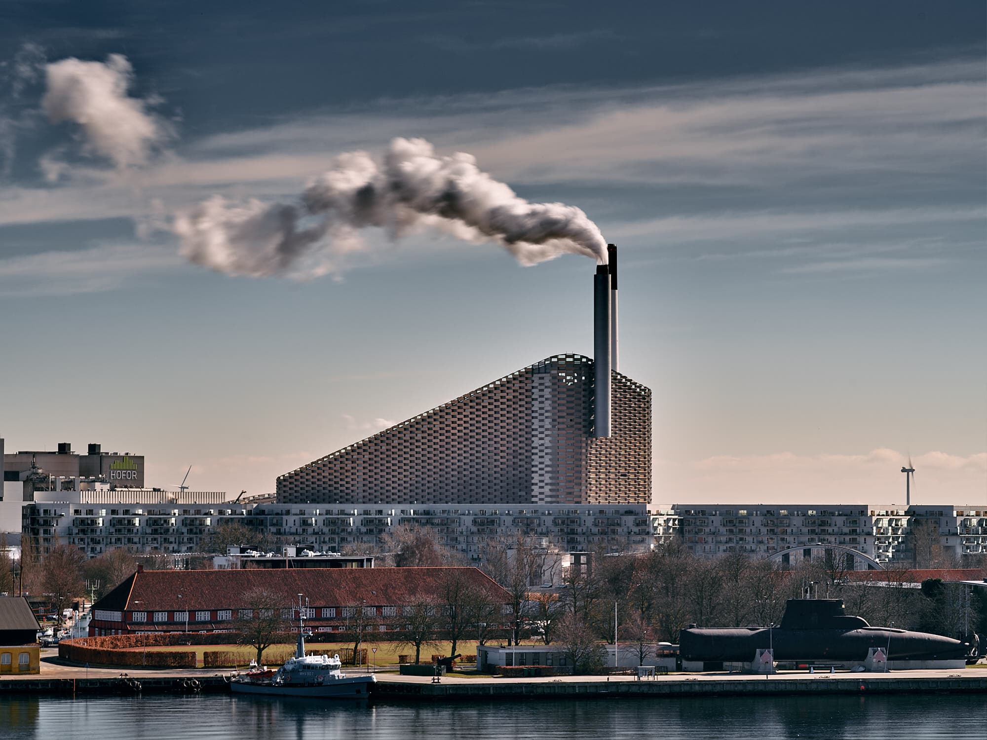 Amager Ressource Center blev i løbet af 2018 afsløret af Kommunen.dk i at have lavet indkøbsaftaler for over 300 mio. kr. uden at have sat dem i udbud.