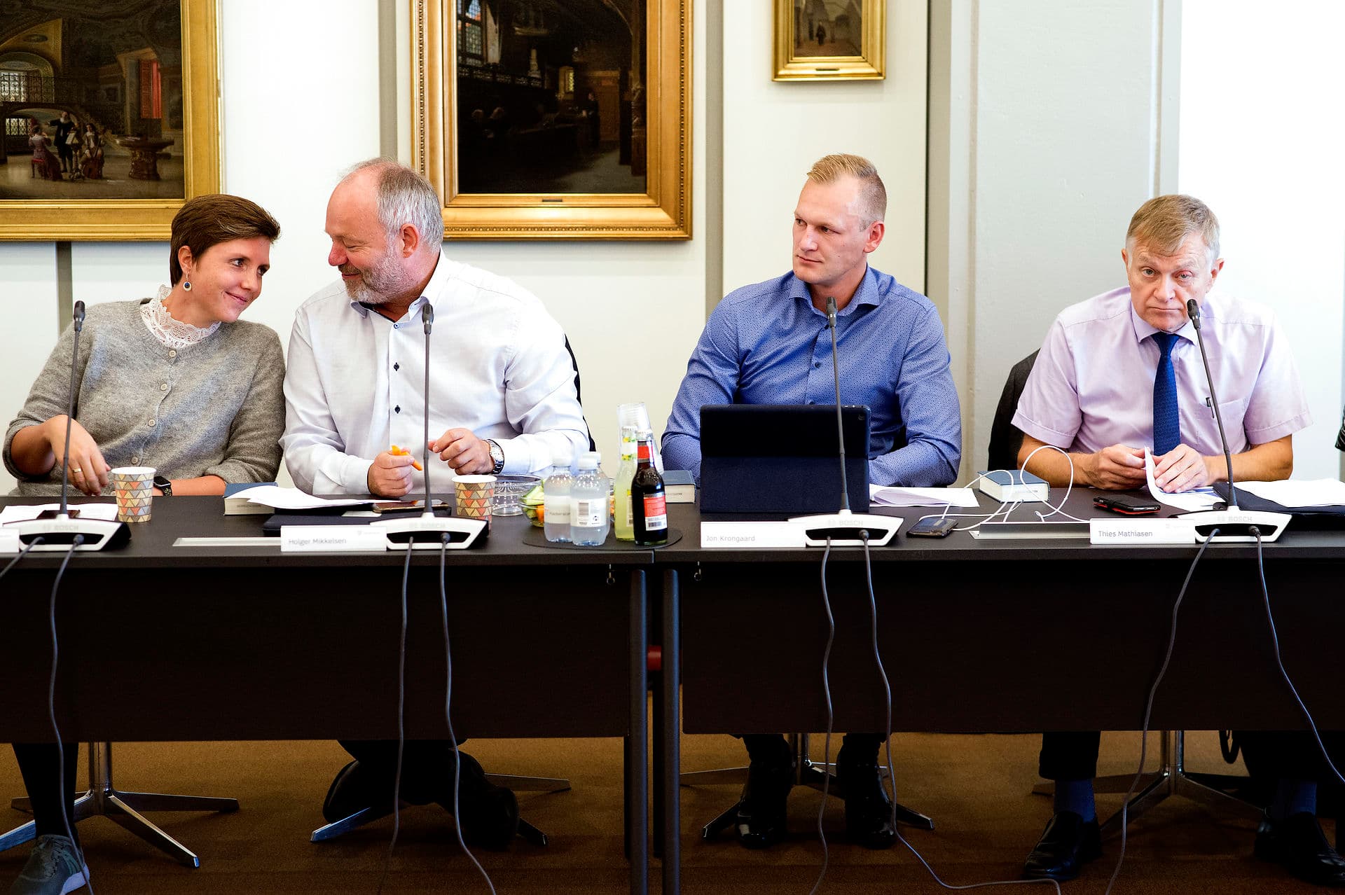 Når byrådsmedlemmer skriver under på forslag til budgetforlig som her i Haderslev, har der oftest været dobbelt så mange mænd ind over beslutningen, som der har været kvinder.