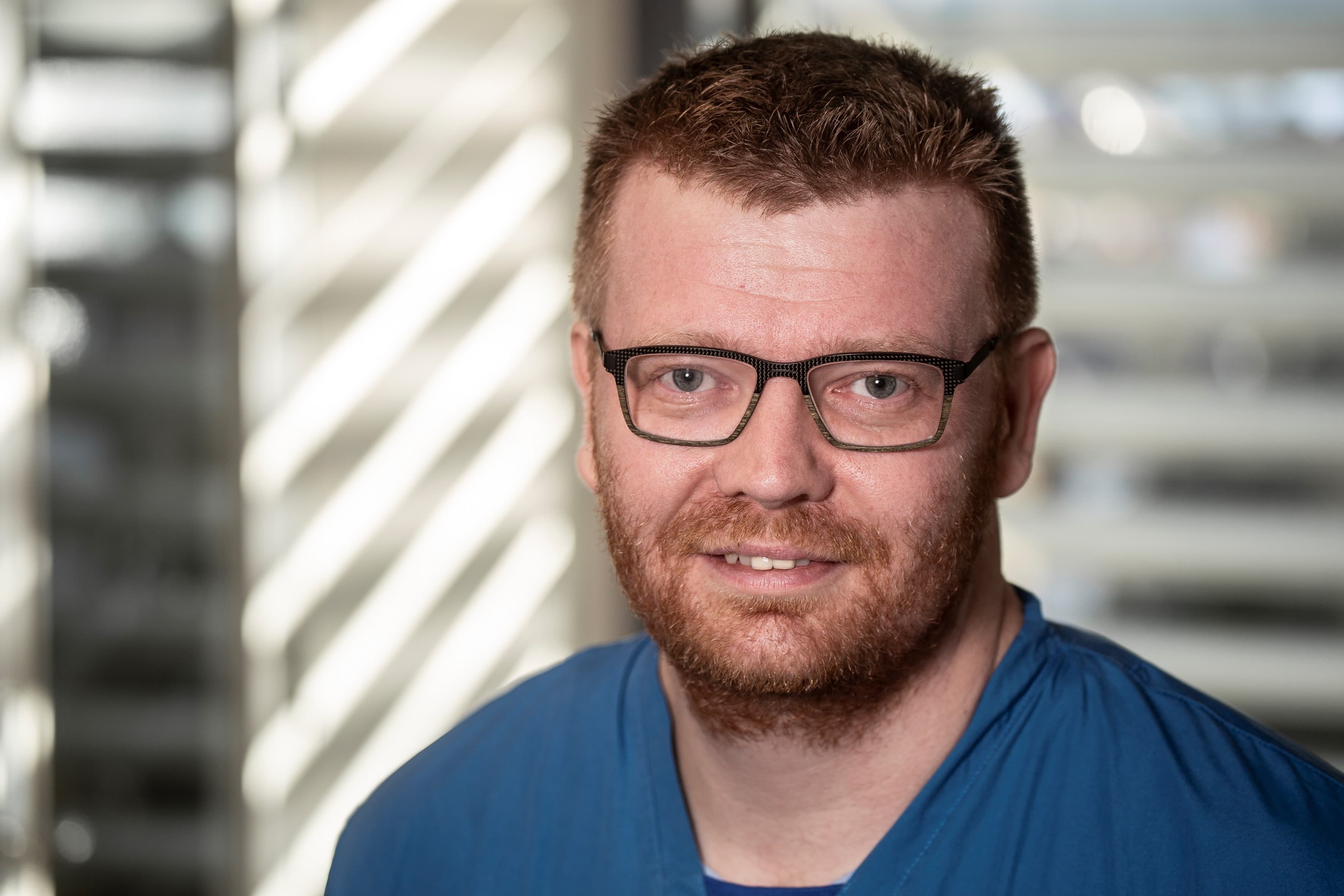 -Hvis plejehjemsansatte og hjemmehjælpere smitter deres svage kunder, så oversvømmes vi på intensiv. Joachim Hoffmann-Petersen, formand for Dansk Selskab for Anæstesiologi og Intensiv Medicin.
