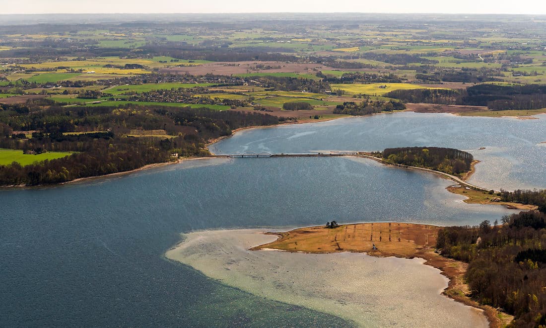 Omkring Isefjord (billedet) og Roskilde Fjord deles hele otte kommuner og to regioner om ansvaret for klimatilpasning, påpeger landskabsarkitekt Christian Sørensen.