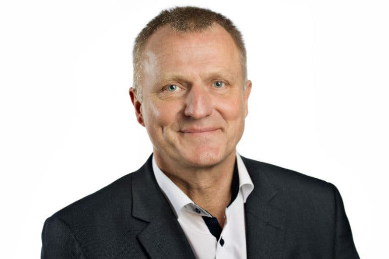 Uffe Jensen har under coronakrisen været næsten ene mand på rådhuset i Odder, mens administrative medarbejdere arbejdede hjemme, og han har kun lovord til overs for medarbejdernes indsats og fleksibilitet.