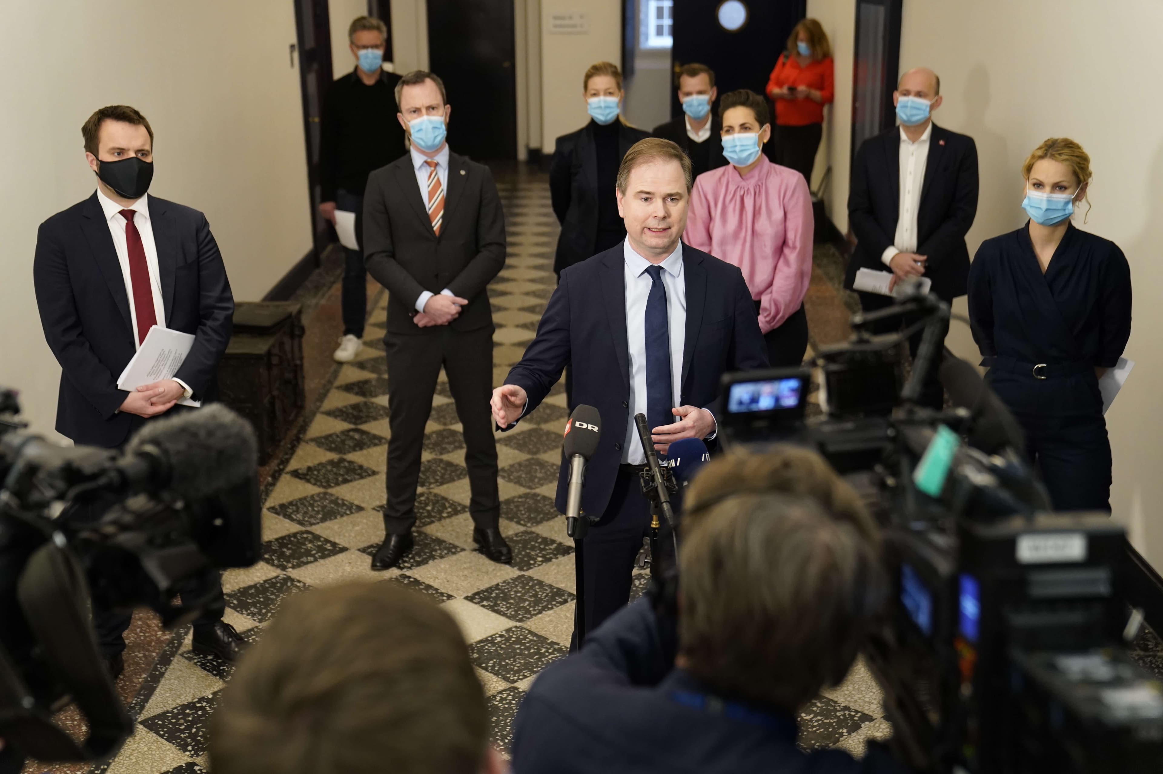 Med finansminister Nicolai Wammen (S) i spidsen præsenterede et flertal i Folketinget onsdag en aftale, der skal kickstarte dansk økonomi.
