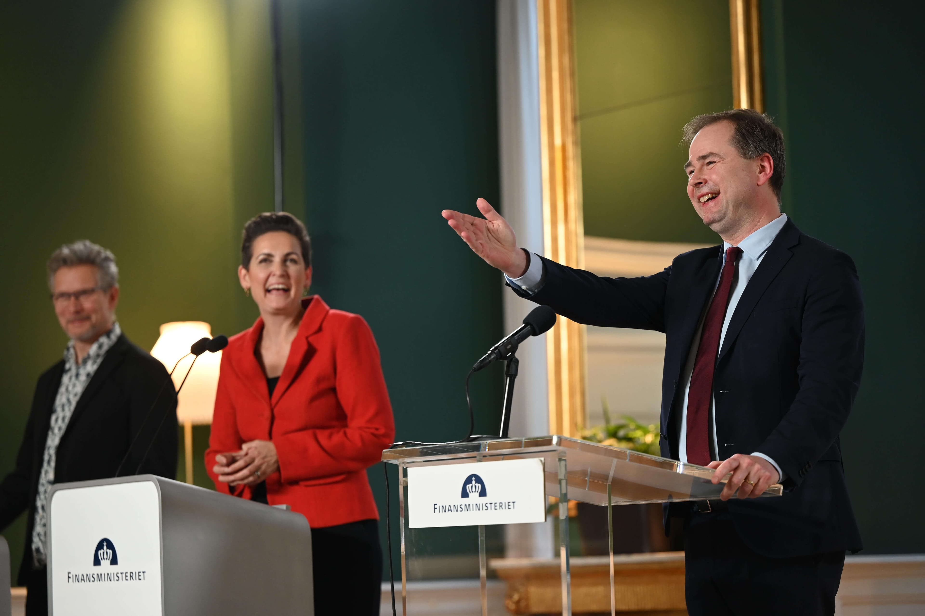 Finansminister Nicolai Wammen præsenterer finanslovsaftale 2021 på et pressemøde sammen med Radikale Venstre, Socialistisk Folkeparti, Enhedslisten og Alternativet i Finansministeriet i København. 