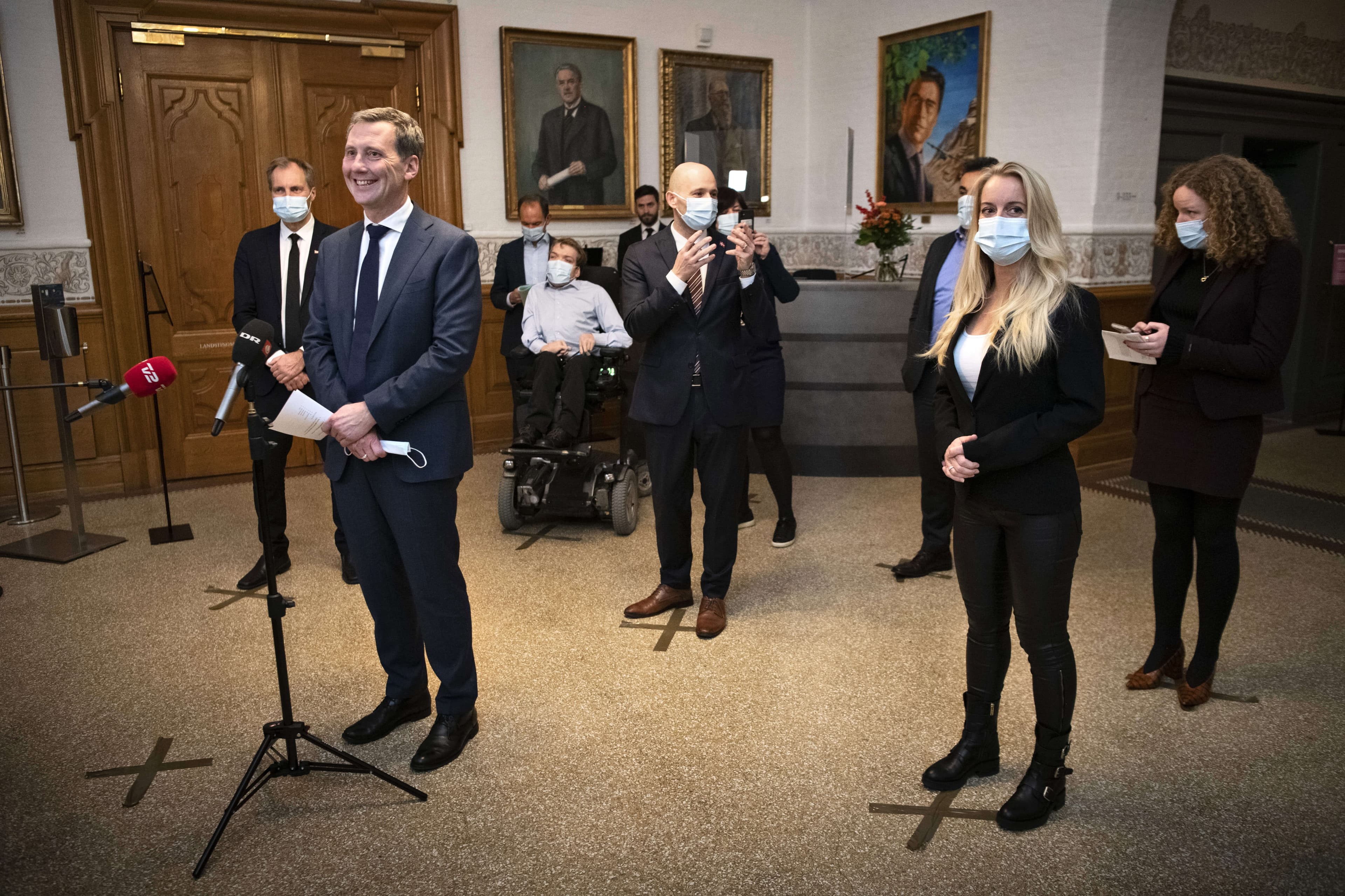 En glad justitsminister Nick Hækkerup (S) præsenterede tirsdag aften en ny aftale for politiet for 2021-2023, som han med et års forsinkelse fik forhandlet hjem sammen med Dansk Folkeparti, De Radikale, SF, Enhedslisten, De Konservative og Nye Borgerlige. 