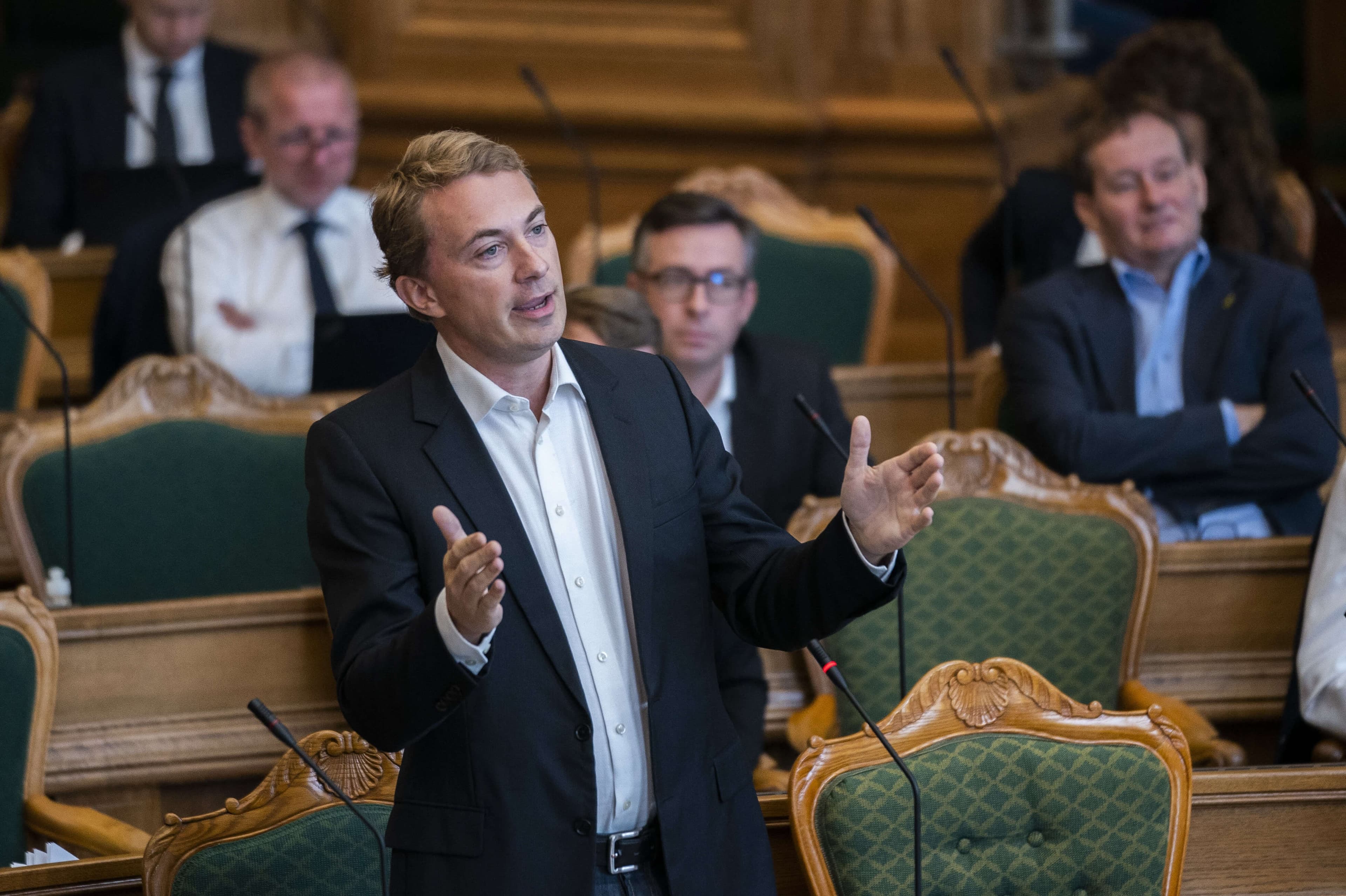 Dansk Folkepartis næstformand, Morten Messerschmidt, vil se årtiers næser i Folketinget efter for at underbygge hans opfattelse af, at tidligere udlændinge- og integrationsminister Inger Støjberg (V) bliver behandlet unfair af Folketinget, hvis der bliver rejst en rigsretssag.