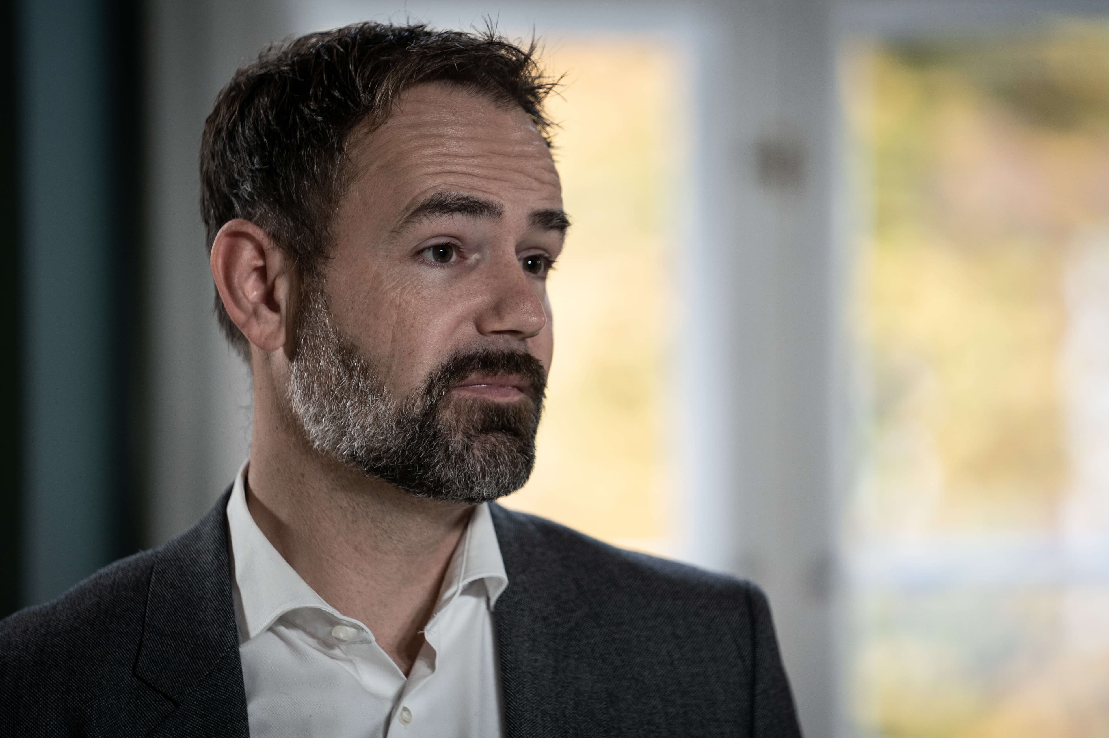 For at mindske yderligere smittespredning i Danmark for kommunerne nu mulighed for at få oplysninger om smittede borgere i området. Ifølge KL-formand Jacob Bundsgaard (S) kan det sikre en mere effektiv opsporing.