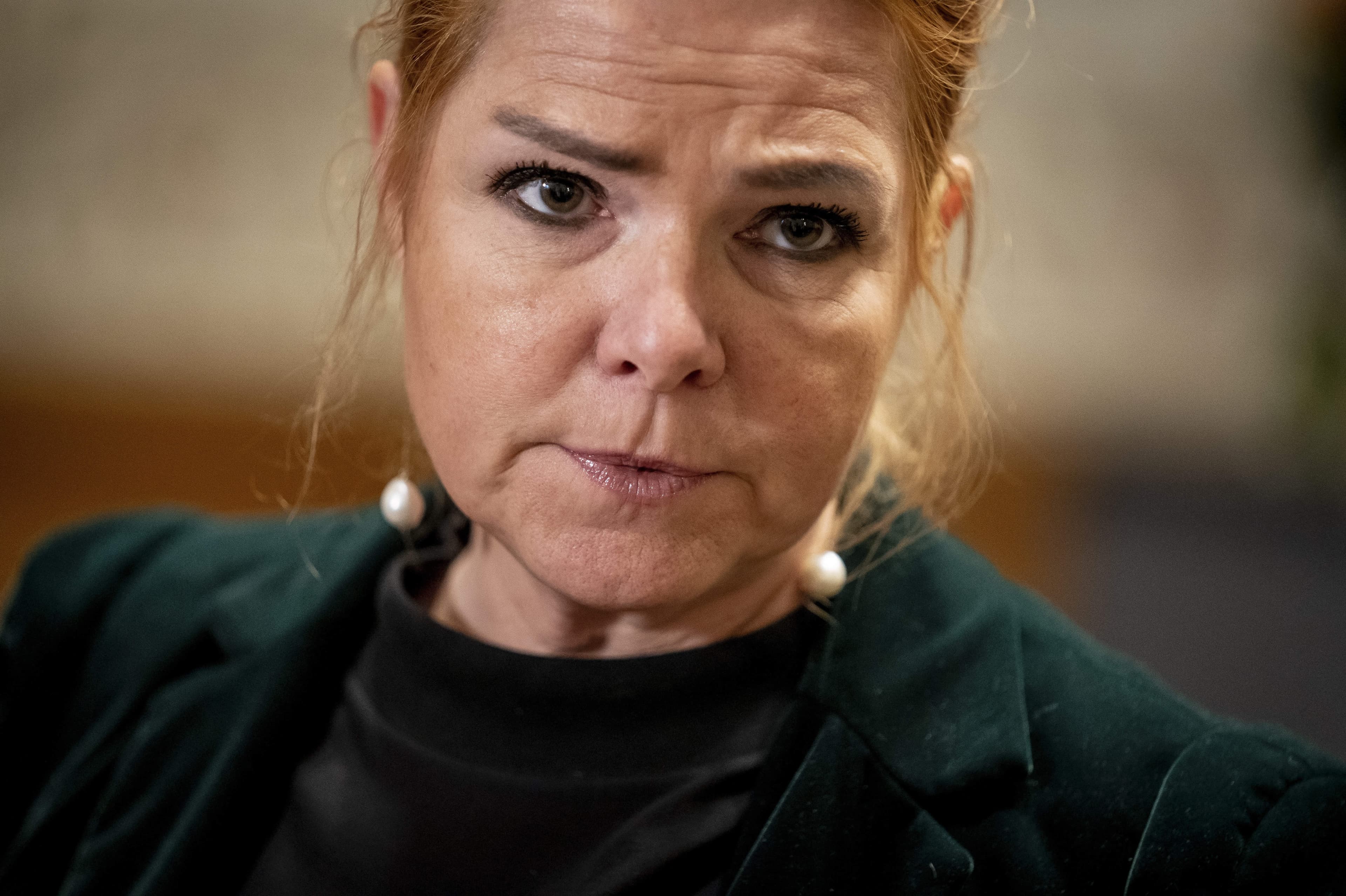 Efter en måneds tænkepause har tidligere næstformand i Venstre Inger Støjberg valgt at forlade partiet for at blive løsgænger. Støjberg er dermed den anden store Venstre-profil, der forlader partiet på blot én måned. 1. januar forlod tidligere statsminister Lars Løkke Rasmussen partiet - også for at blive løsgænger. 