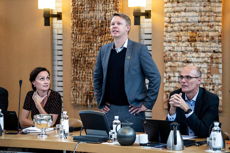 Fredericia-affærens hovedpersoner: Annemarie Zacho-Broe og Jacob Bjerregaard og til højre Tommy Abildgaard. Alle er de nu snart tidligere på Fredericias rådhus med de igangsatte afskedigelser.