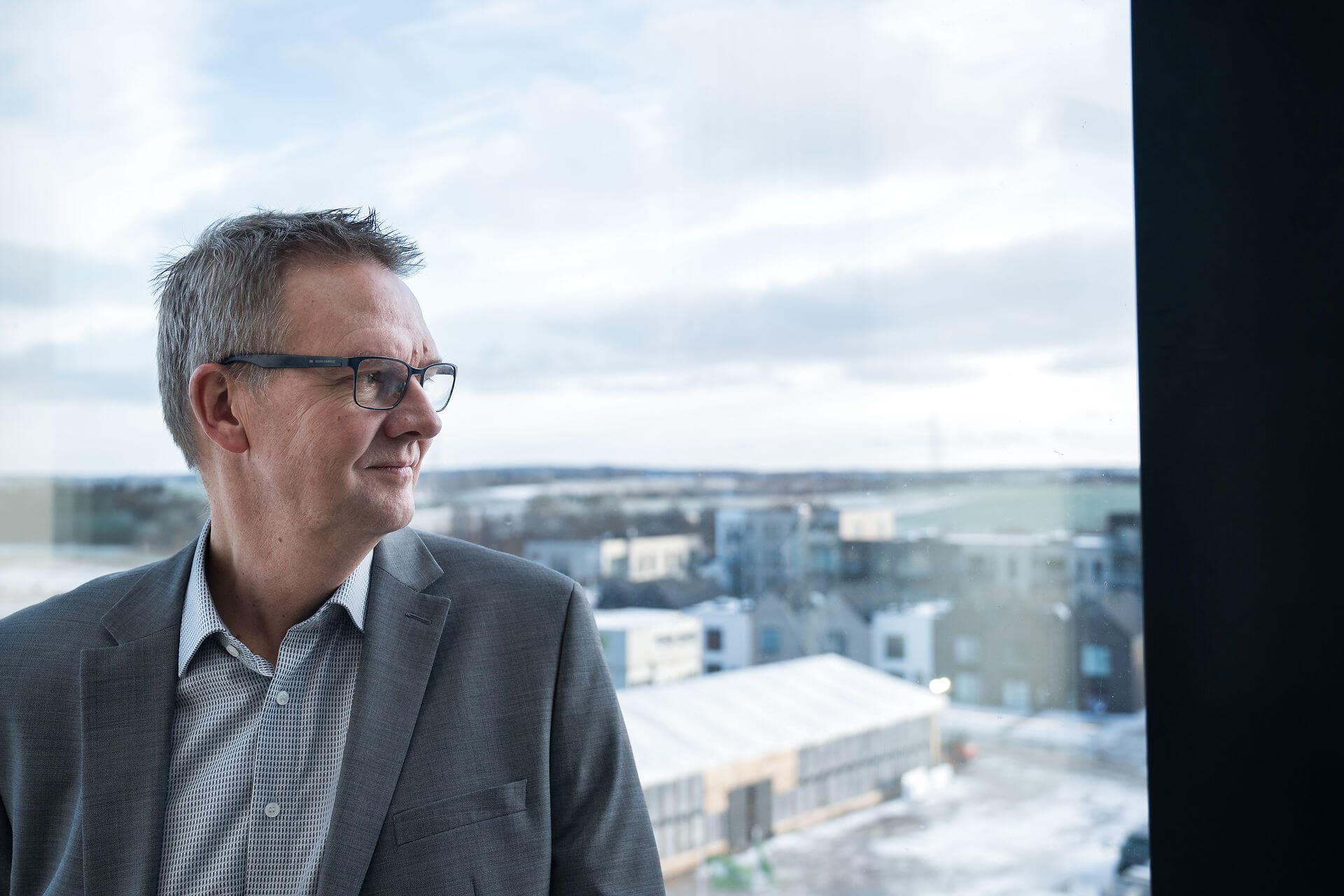 Når Egedals borgmester, Karsten Søndergaard (billedet), prøver at lokke københavnere til sin kommune med goodiebags og gode argumenter, er han udviklingsagent, når Benedikte Kiær vil have genåbnet kaffebarer og frisører i Helsingør, er hun i sin ambassadør-rolle, når Randers-borgmester Torben Hansen tager ud på skolerne og deler værnemidler ud, er han i sit høvdinge-hjørne. Maria Steno har set på borgmestres mange forskellige roller, der er blevet mere tydelige under coronakrisen.