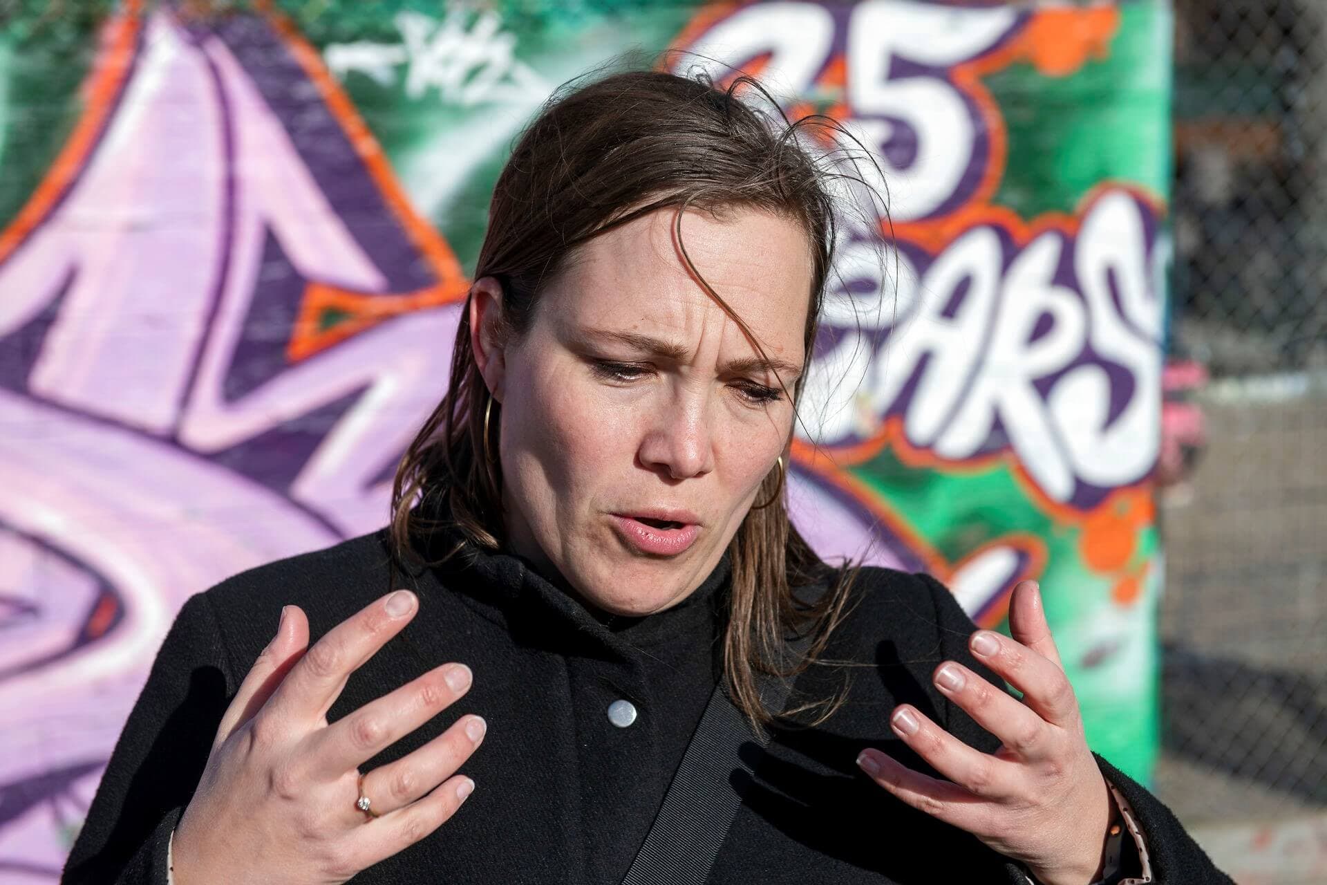 Social- og ældreminister Astrid Krag (S) kunne ikke på et timelangt samråd svare på, hvornår der igen føres normalt tilsyn med forholdene på landets plejehjem.