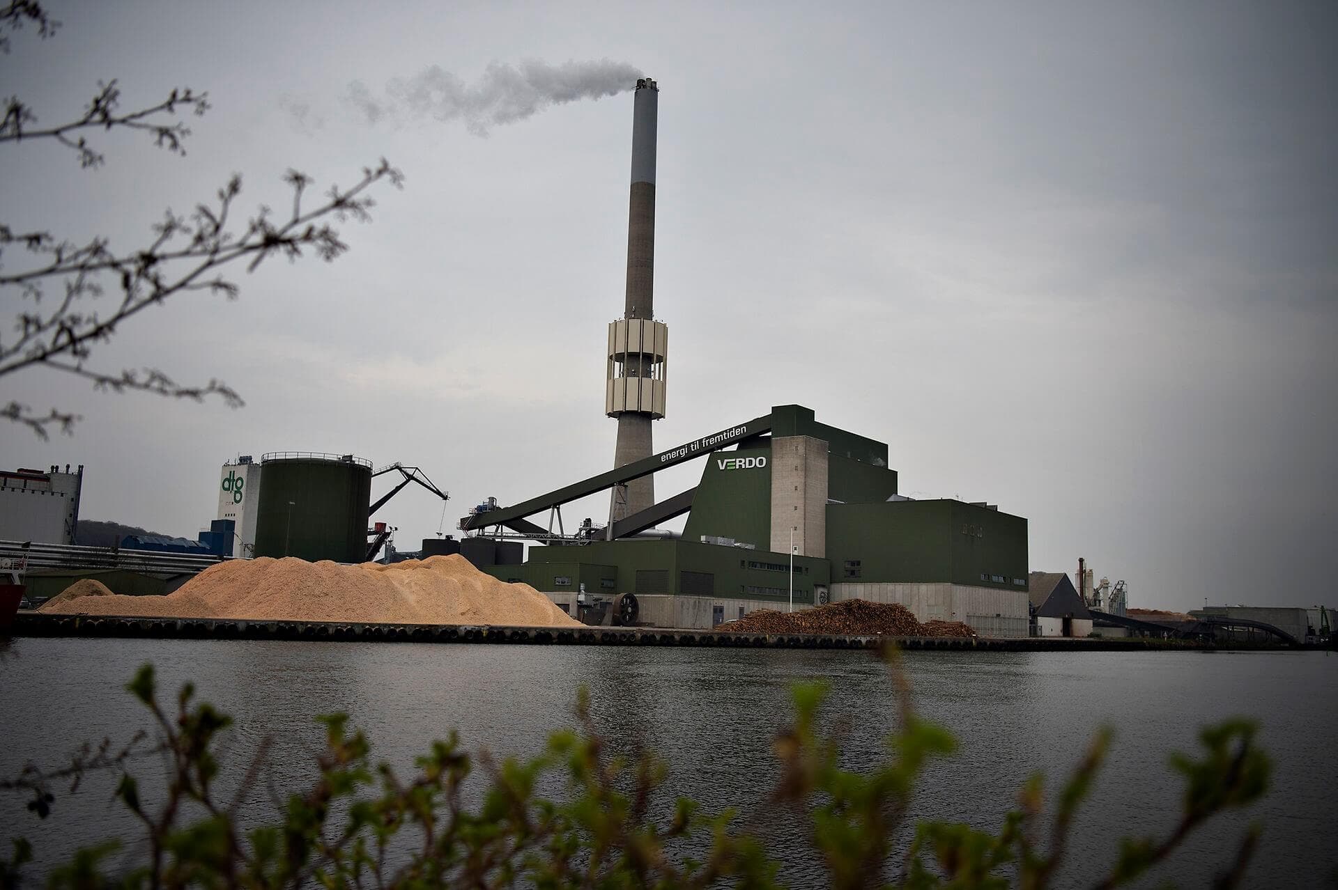 Verdos varmeværk her på havnen i Randers er slet ikke så meget værd , som det tidligere fremgik af selskabets regnskaber.