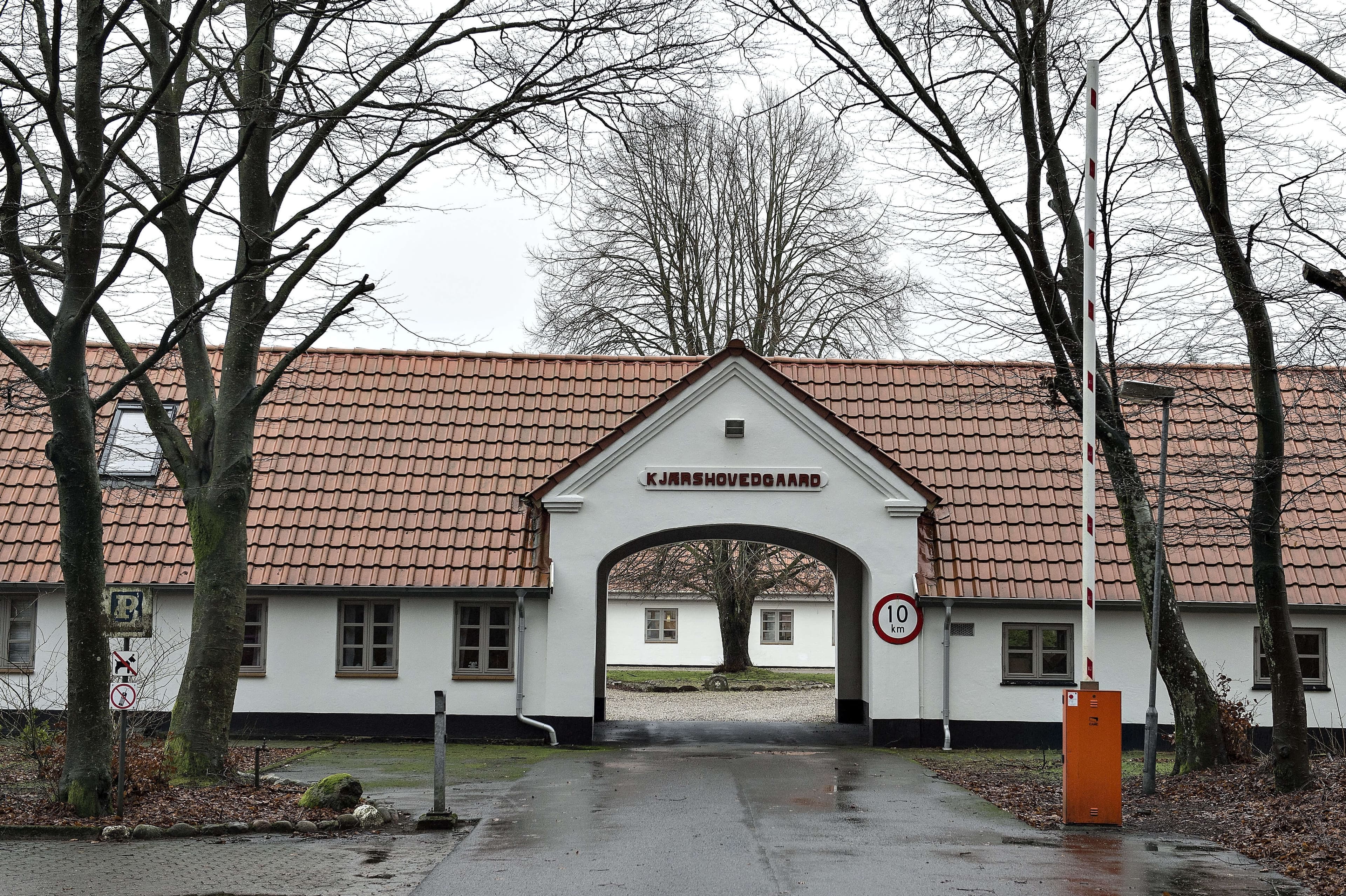 Hvis ikke der kan indgås aftale om endnu et udrejsecenter, er SF villig til i stedet at støtte Kærshovedgård, der ligger sydøst for Ikast, med flere penge til mandskab og sikkerhed. 