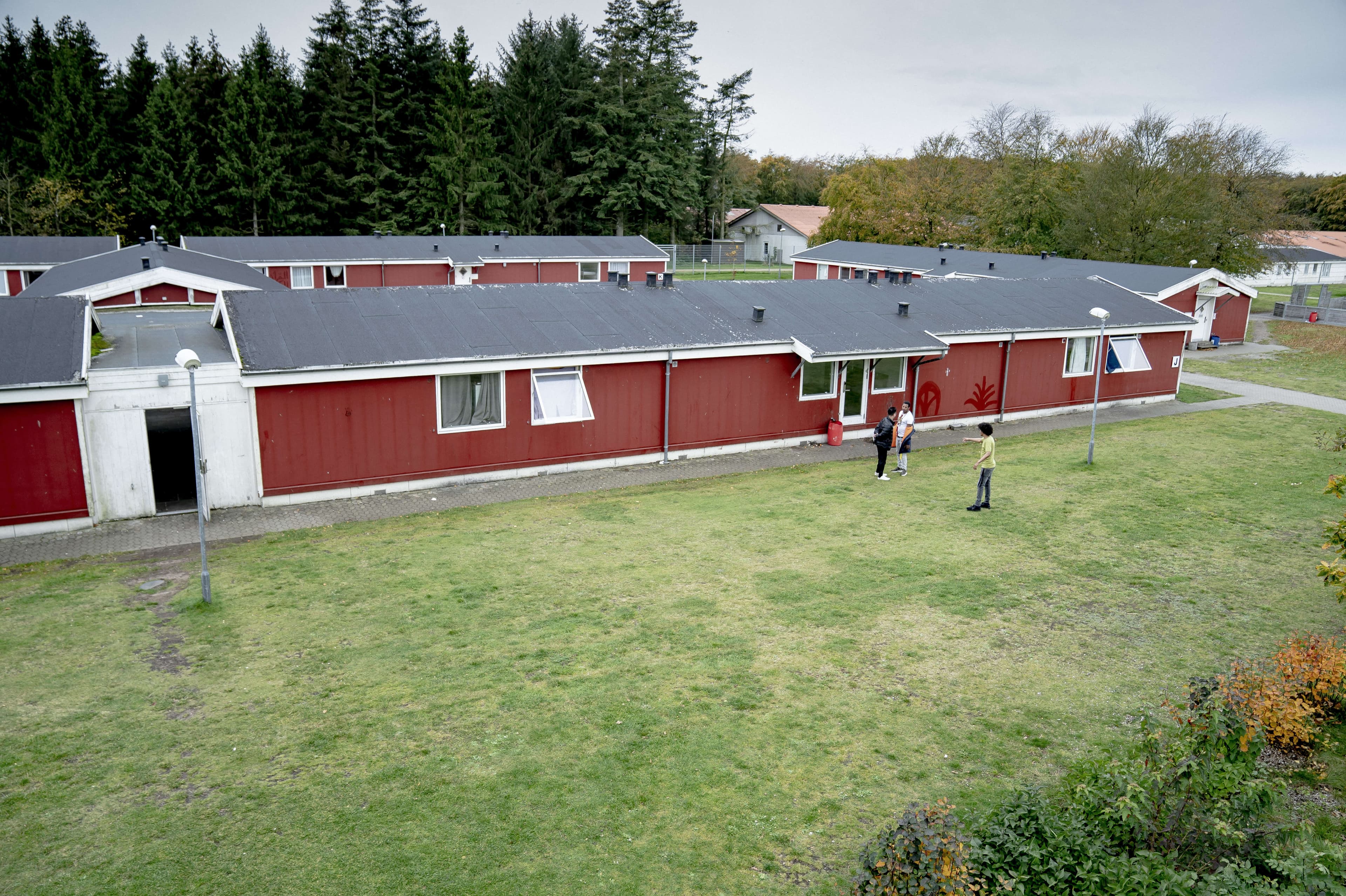 Det er status quo med udrejsecenter Kærshovedgård, siger udlændinge- og integrationsminister Mattias Tesfaye. Centret skal fortsat huse 130 dømte udlændinge. 