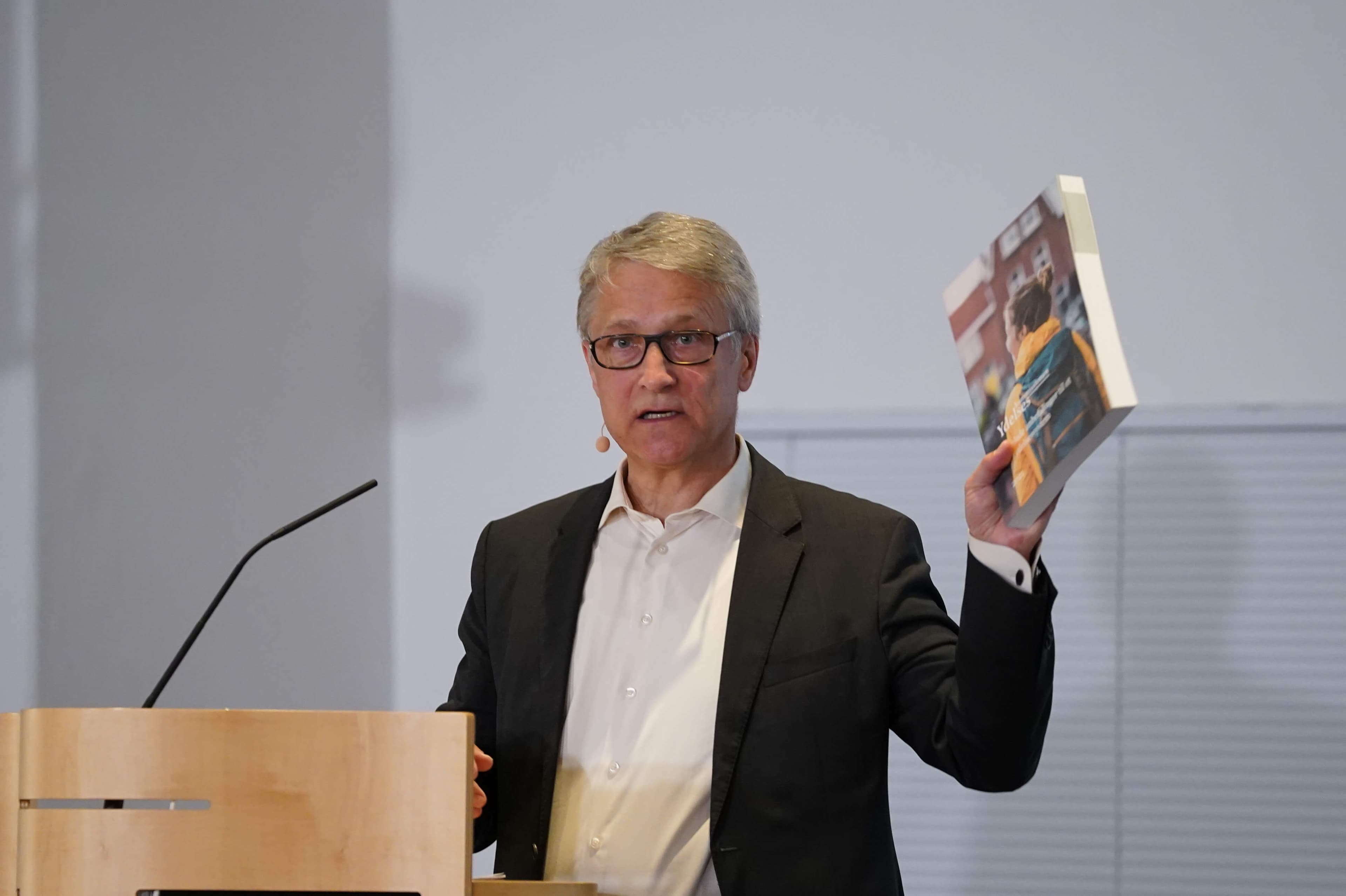 - Vi har set på forskellen mellem, hvad andre familier og familier på ydelser bruger på fritidsaktiviteter til børn. Det er 450 kroner, og det er det skattefrie beløb, vi anbefaler at give, siger formand for Ydelseskommissionen Torben Tranæs. 