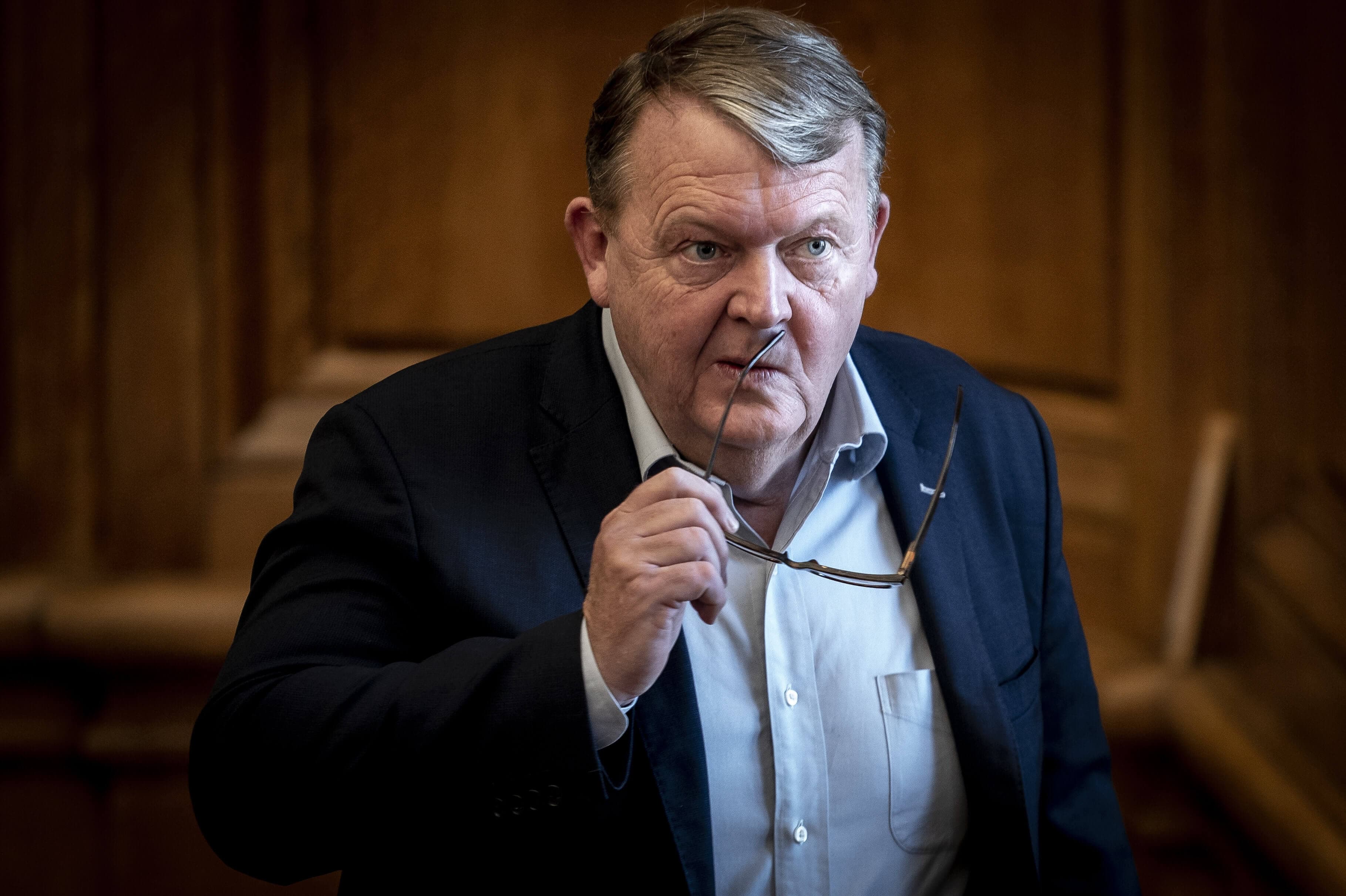 Lars Løkke Rasmussen vil ikke risikere ikke at være klar til at eventuelt valg til Folketinget i efteråret. Derfor har han allerede grundlovsdag annonceret, hvilket navn hans nye parti skal have, så han kan få det godkendt i tide. 