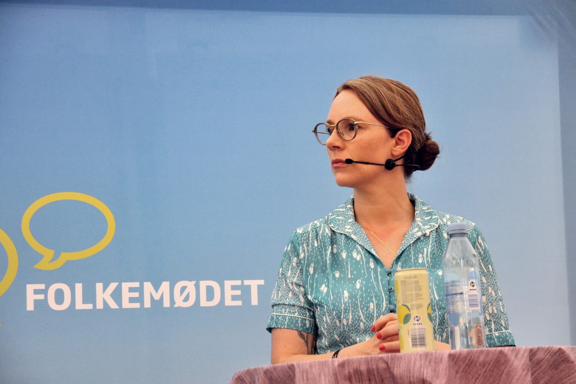 Miljøminister Lea Wermelin (S) glæder sig over en god start for naturkonkurrencen for kommunerne, men siger, at det også kommer til at kræve, at kommunerne forklare borgerne, hvorfor græsset får lov at gro.