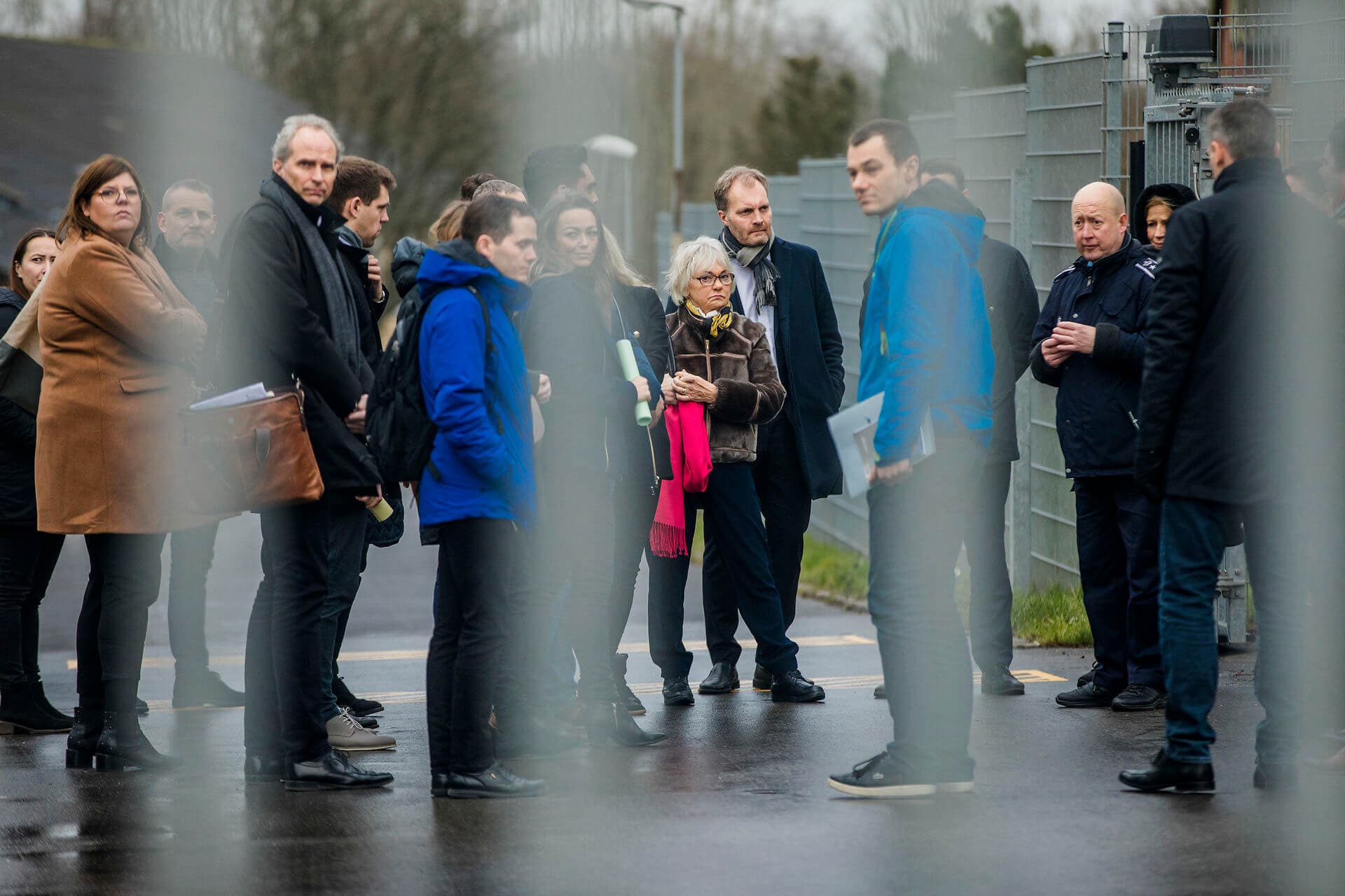 Ingen små lokalsamfund har lyst til at få et udrejsecenter som nabo, skriver den landsdækkende borgerbevægelse #danmarksigernej. Billedet er fra Udlændinge- og Integrationsudvalgets besøg i Udrejsecenter Sjælsmark sidste år, hvor Christian Rabjerg Madsen, (S), Heidi Bank (V), Morten Dahlin (V), Mads Fuglede (V), Marlene Ambo-Rasmussen (V), Pia Kjærsgaard (DF), Peter Skaarup (DF), Marie Krarup (DF), Marcus Knuth (K), Rasmus Jarlov (K) og Sikandar Siddique (ALT) deltog.