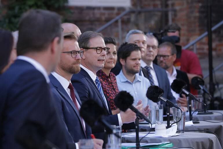Aftalen blev præsenteret på et pressemøde mandag formiddag.