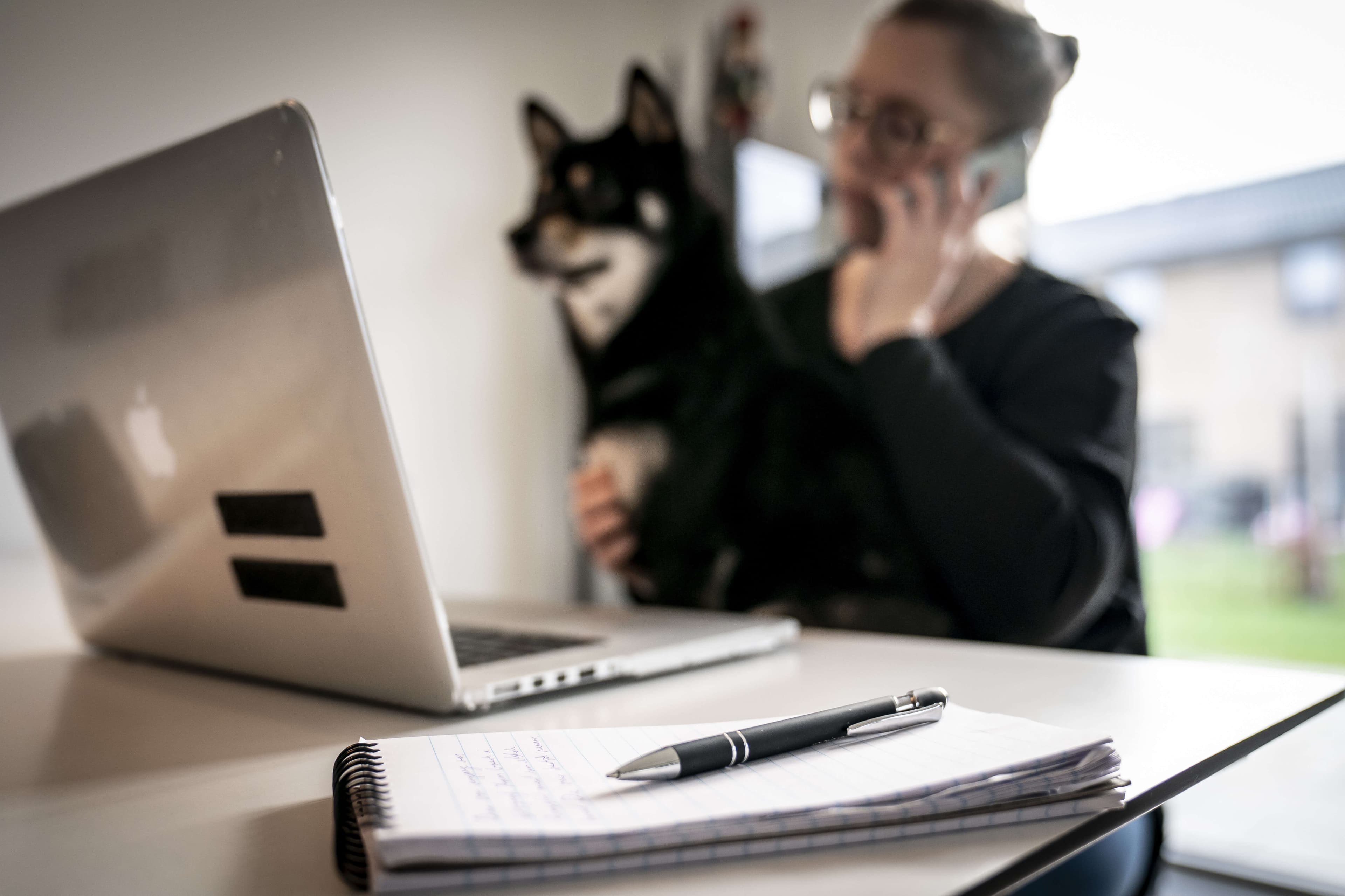 1. august kan alle vende tilbage på arbejdspladserne, når de sidste forbehold for fremmøde fjernes. For nogle betyder det et foreløbigt farvel til hjemmearbejde efter næsten et år. 